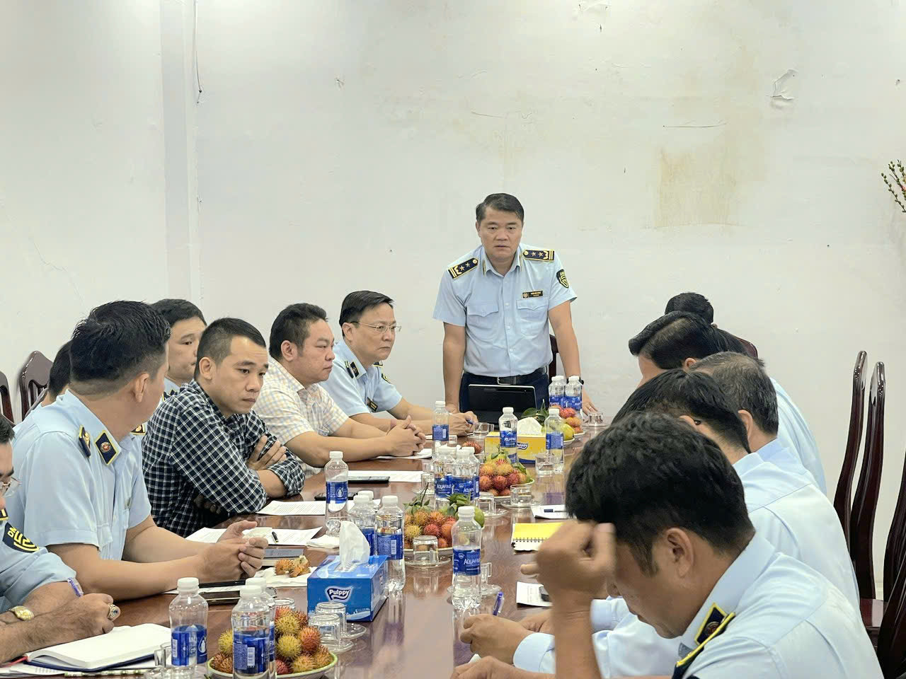 Quản lý thị trường Cần Thơ cần mạnh tay xử lý hàng giả, hàng cấm - Ảnh 2.