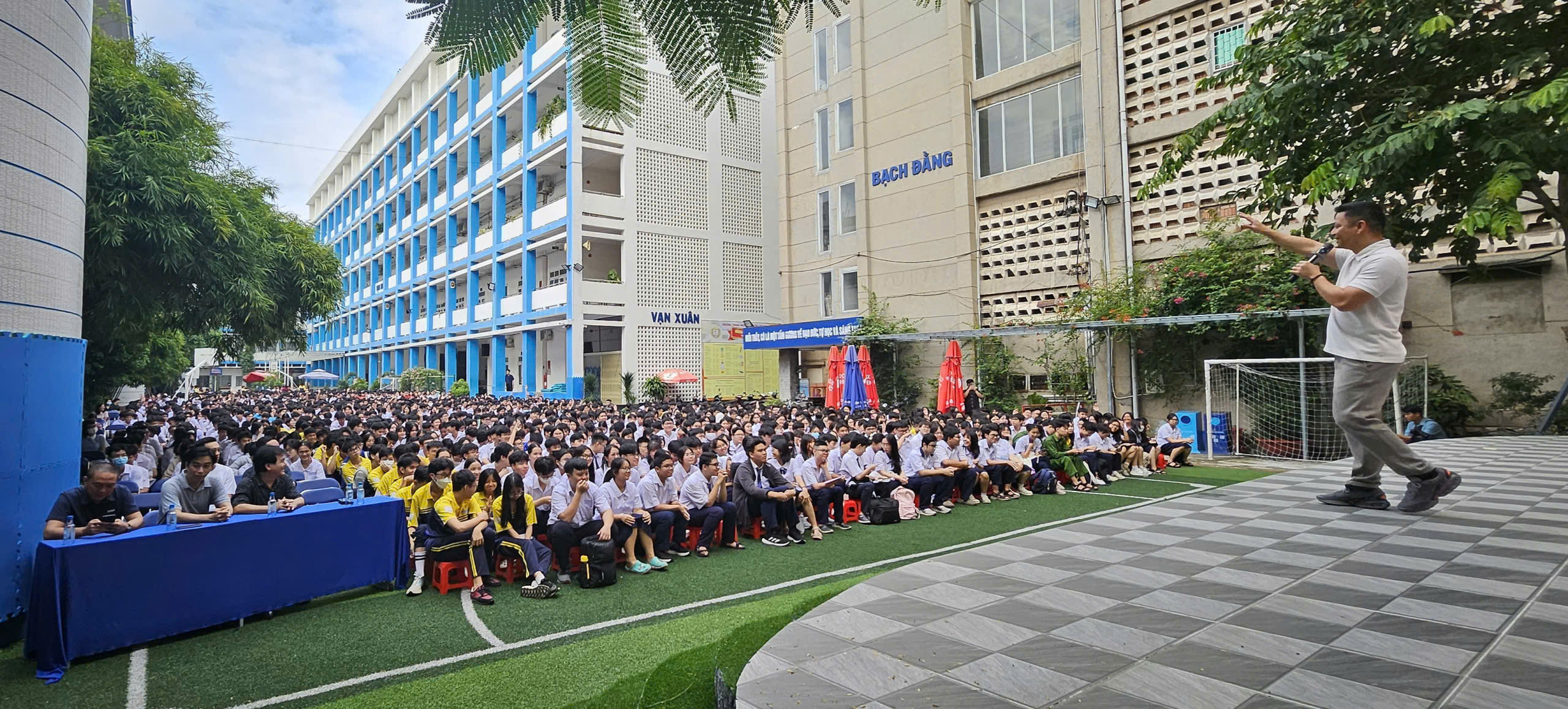 Sở GD-ĐT TP.HCM yêu cầu học sinh không được làm gì trên không gian mạng? - Ảnh 1.