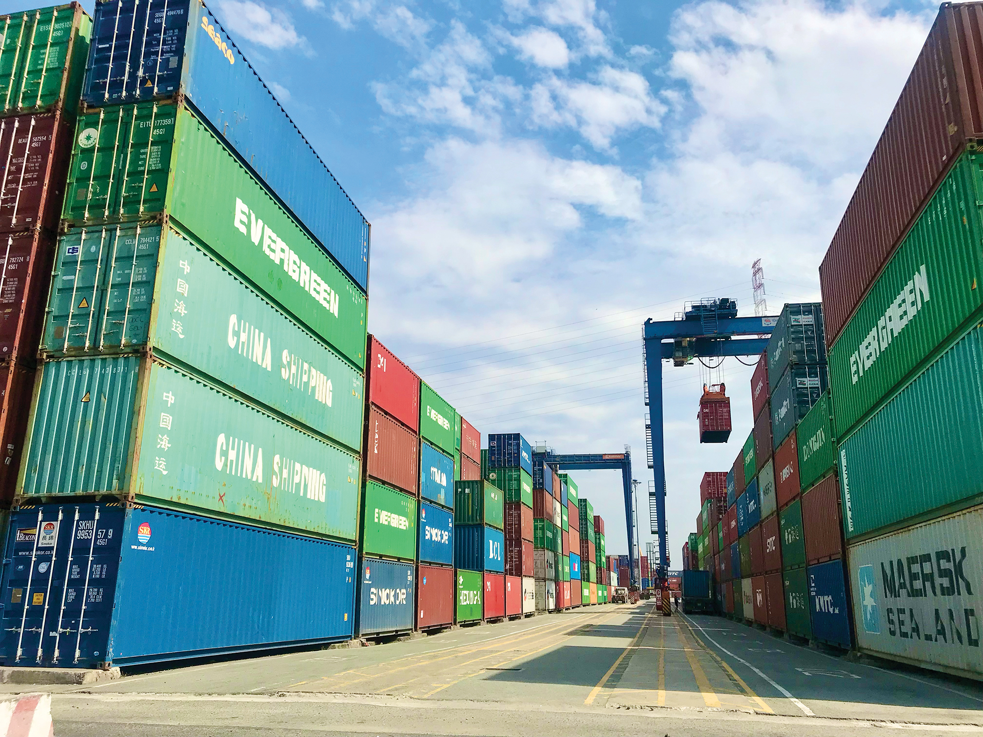 Chi cục Hải quan Khu vực II: Nhiều thách thức trong chống buôn lậu, hàng giả... qua sàn thương mại điện tử- Ảnh 1.