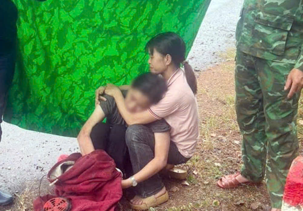 Một phụ nữ đi lạc trong rừng 4 ngày được lực lượng biên phòng tìm thấy  - Ảnh 1.