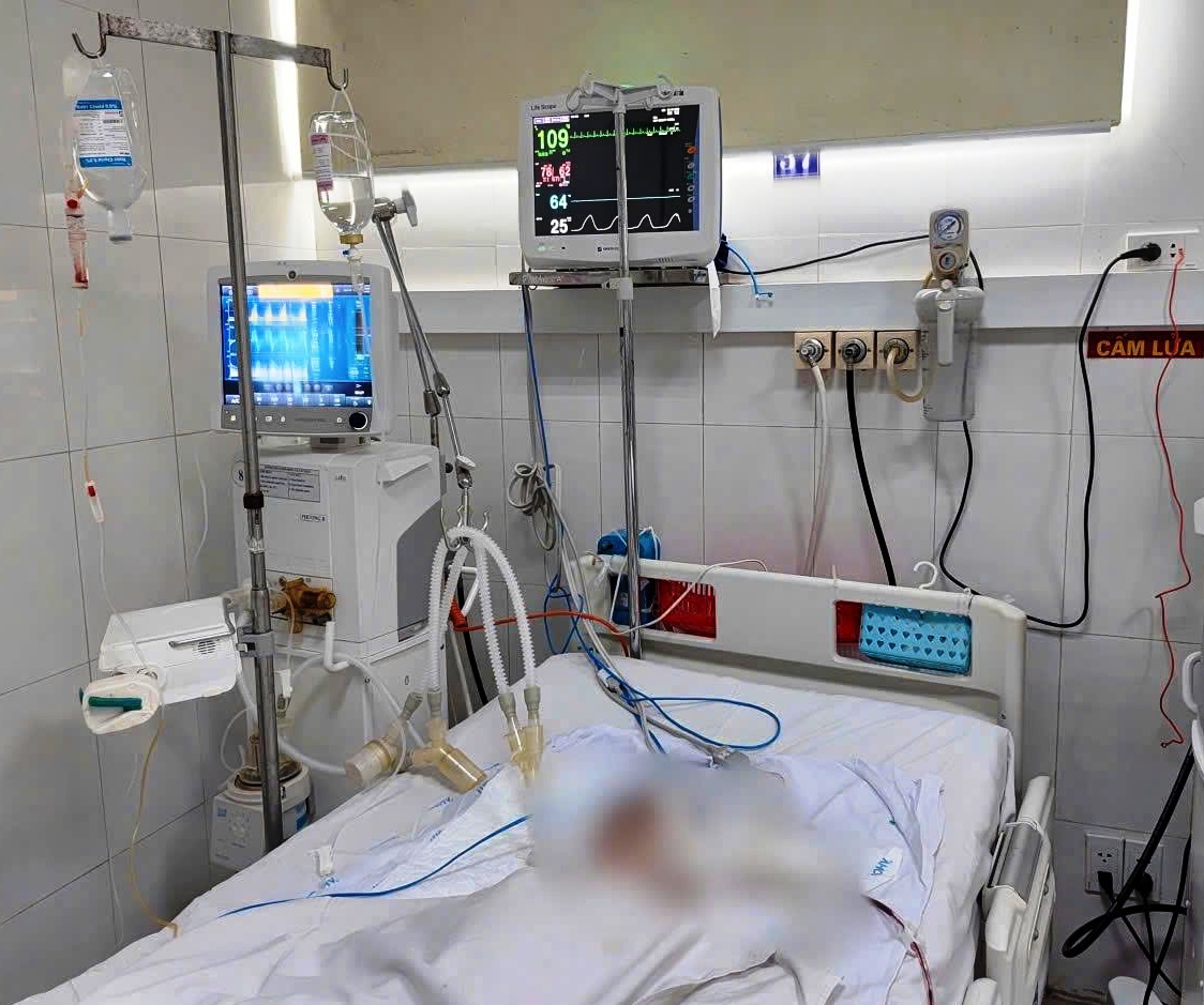 2 gia đình bị tai nạn khi đi khám bệnh: Bé gái 11 tháng tuổi tử vong - Ảnh 1.