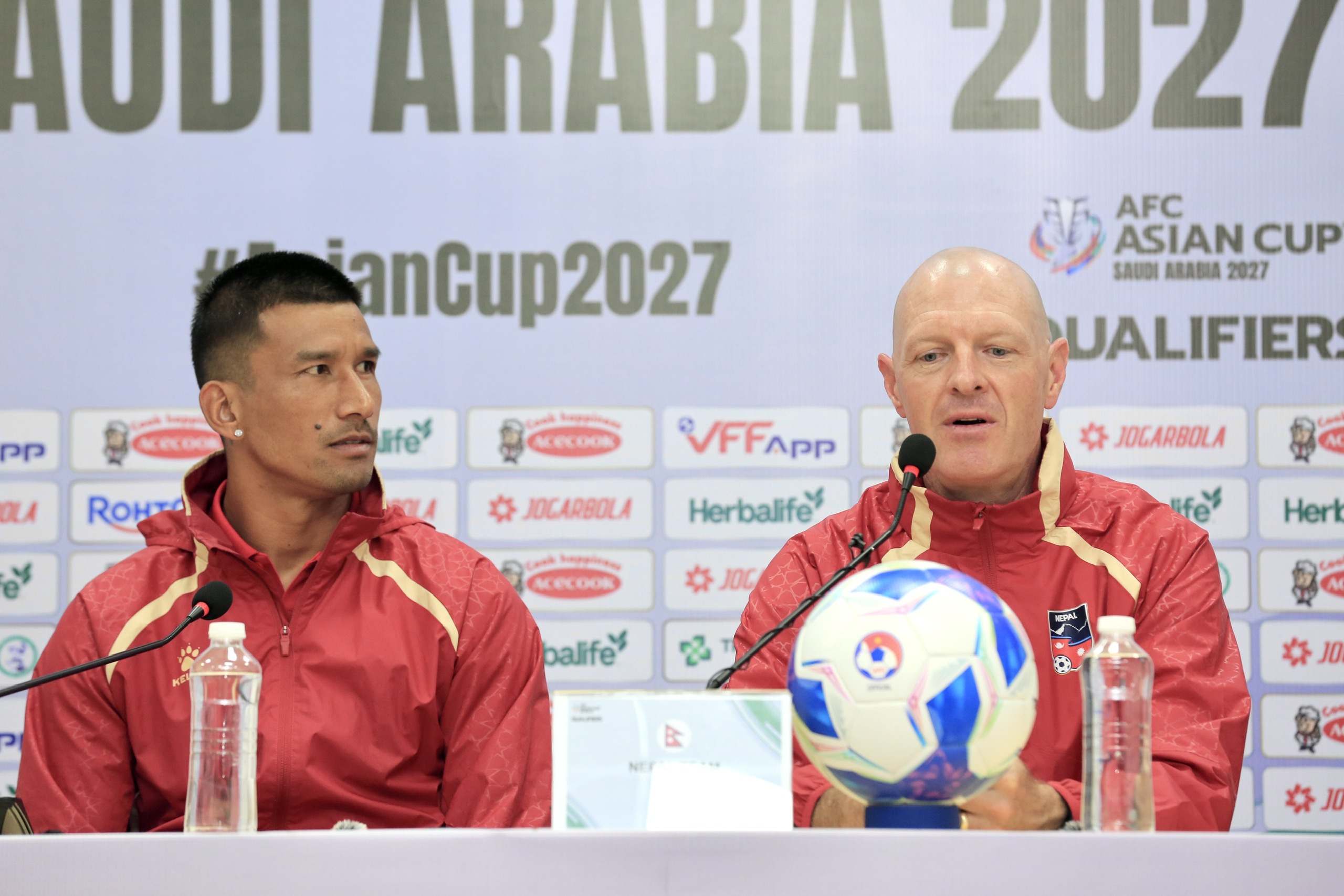 HLV Matt Ross: &lsquo;Đội tuyển Nepal sẽ kh&ocirc;ng bỏ cuộc trước Việt Nam&rsquo; - Ảnh 1.