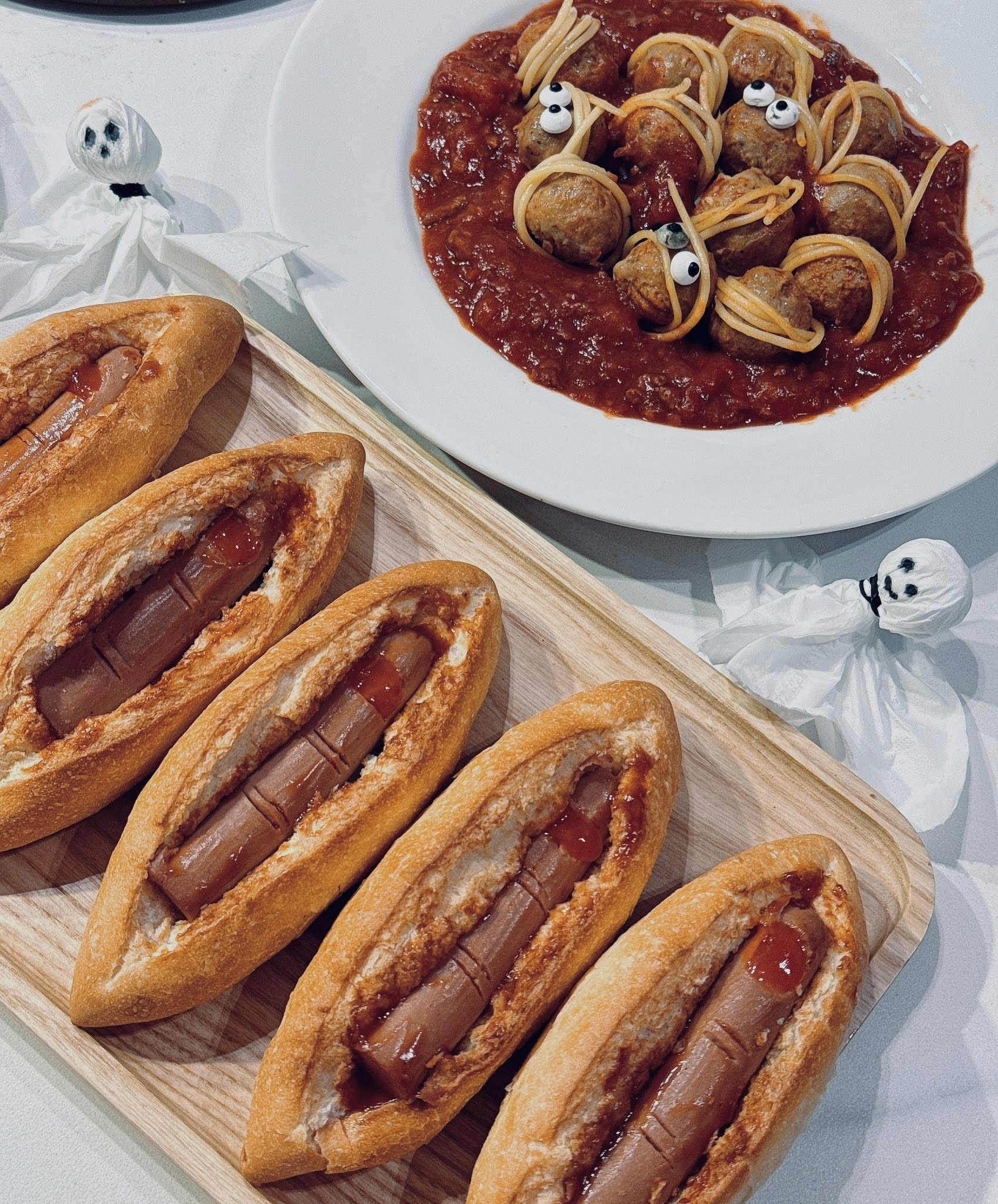 Người mẹ 3 con tự l&agrave;m m&acirc;m cỗ Halloween, d&acirc;n mạng ngạc nhi&ecirc;n, khen hết lời  - Ảnh 4.