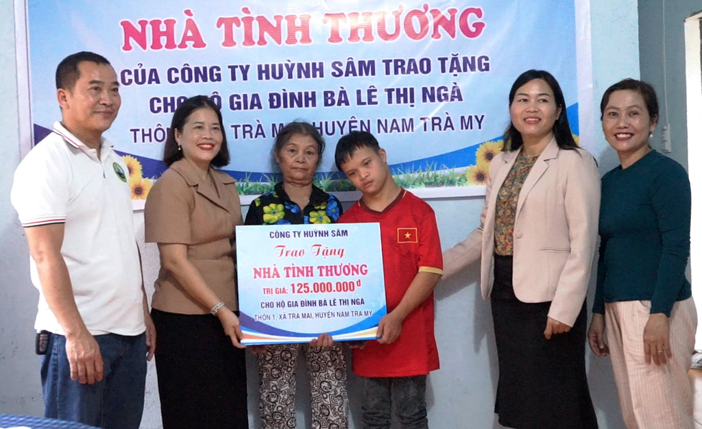 Sâm Ngọc Linh thành sứ giả của lòng nhân ái - Ảnh 4.