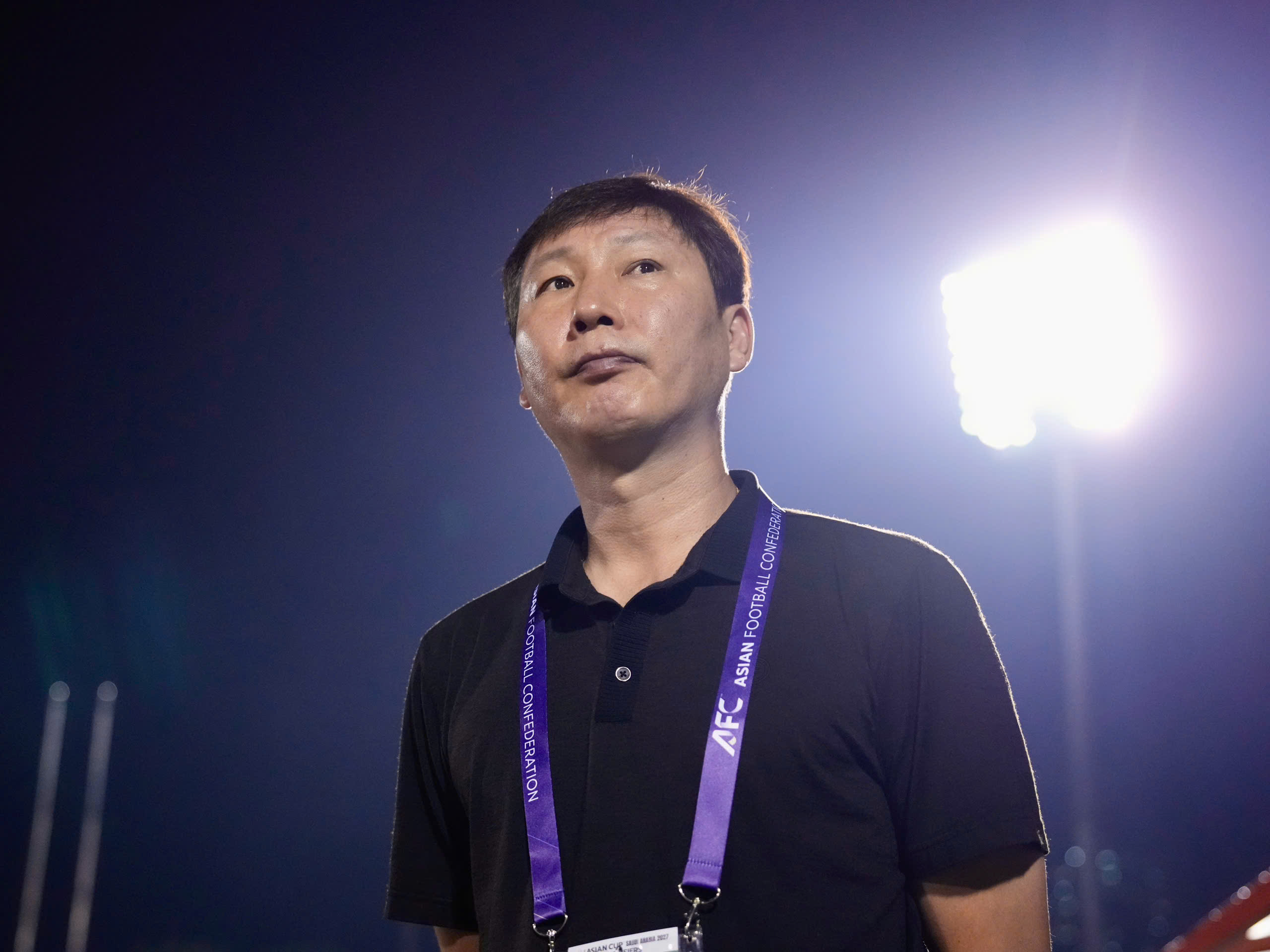 ĐT Việt Nam ;tạo 'địa chấn' trên BXH FIFA, HLV Kim Sang-sik nhận thưởng lớn sau trận thắng Nepal