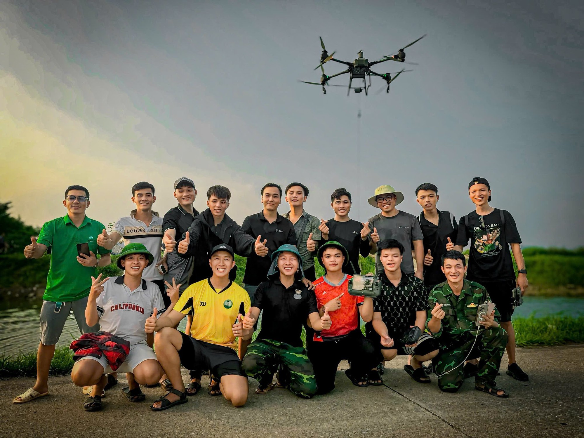 Mang gần 400 triệu đồng giúp người vùng lũ vì lý do đặc biệt- Ảnh 3.