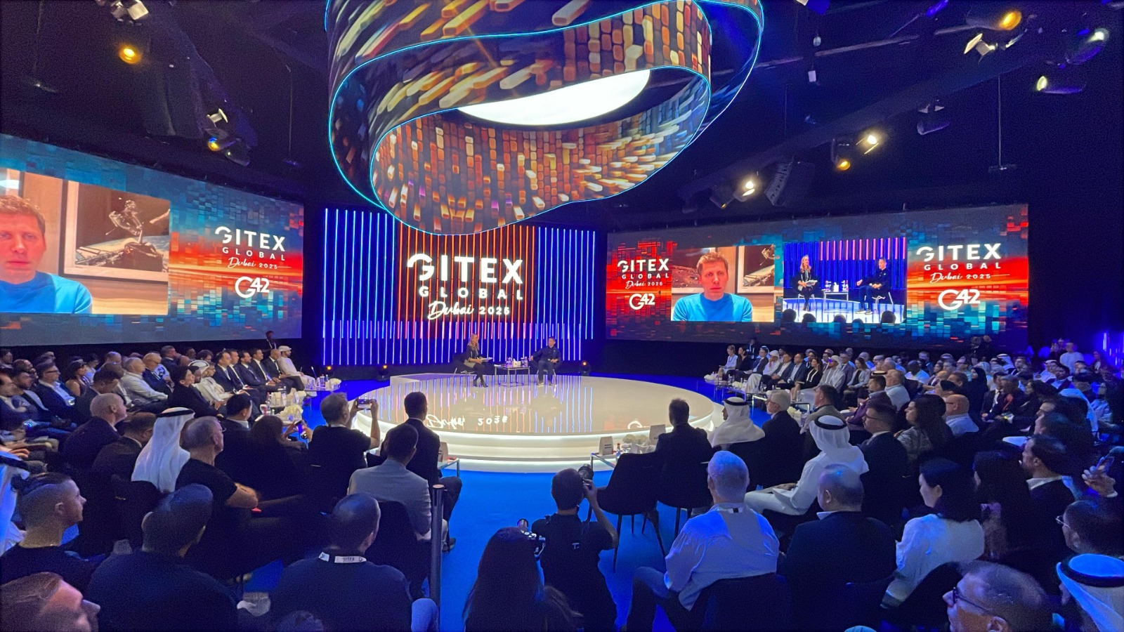 CEO OpenAI: 'Con người phụ thuộc AI để làm việc hiệu quả' - Ảnh 2.