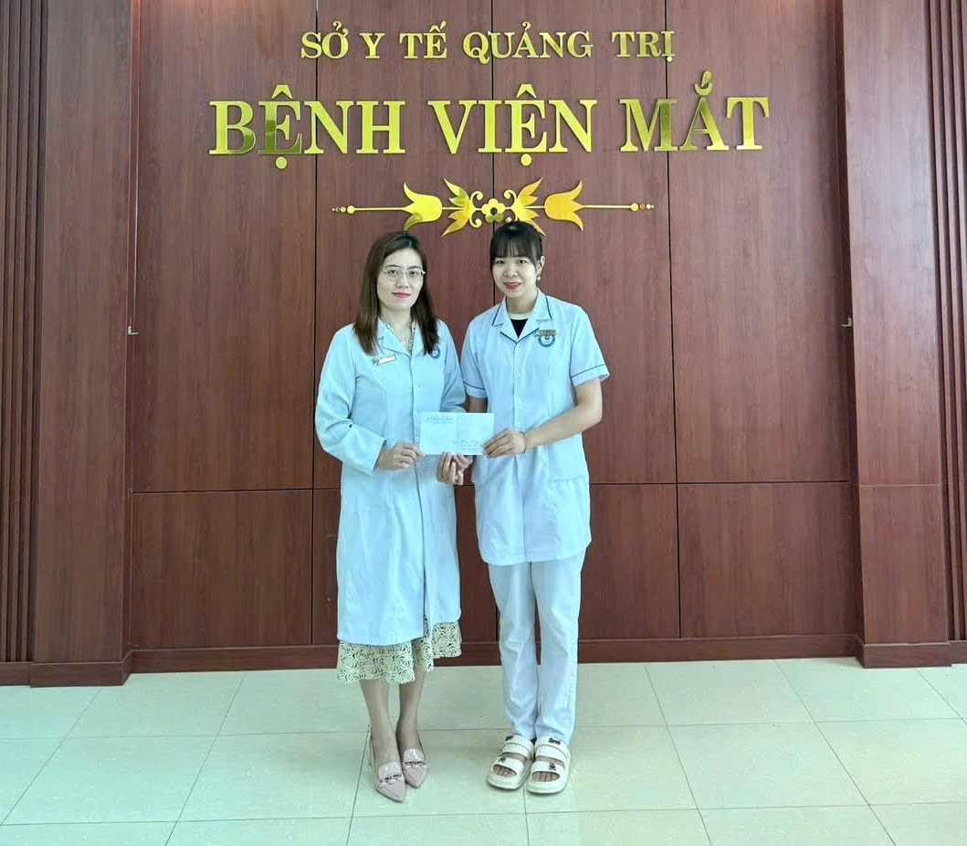 Cứu Cụ Ông 72 Tuổi Bất Ngờ Ngừng Tim Tại Sảnh Bệnh Viện- Ảnh 1. Cứu Cụ Ông 72 Tuổi Bất Ngờ Ngừng Tim Tại Sảnh Bệnh Viện- Ảnh 1.