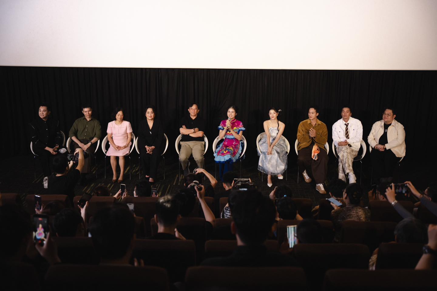 V&acirc;n Trang bật kh&oacute;c khi nhắc đến cố diễn vi&ecirc;n Qu&yacute; B&igrave;nh- Ảnh 1.