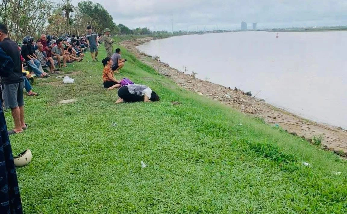 Vụ cha ôm 2 con nhảy cầu: Tìm thấy thi thể 2 bé gái - Ảnh 3.