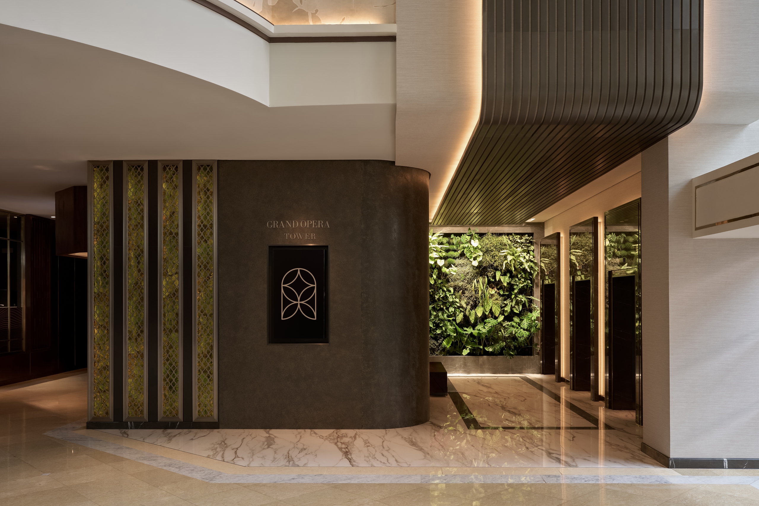 Khách sạn Sheraton Saigon Grand Opera sắp được khoác áo mới - Ảnh 1. Khách sạn Sheraton Saigon Grand Opera sắp được khoác áo mới - Ảnh 1.