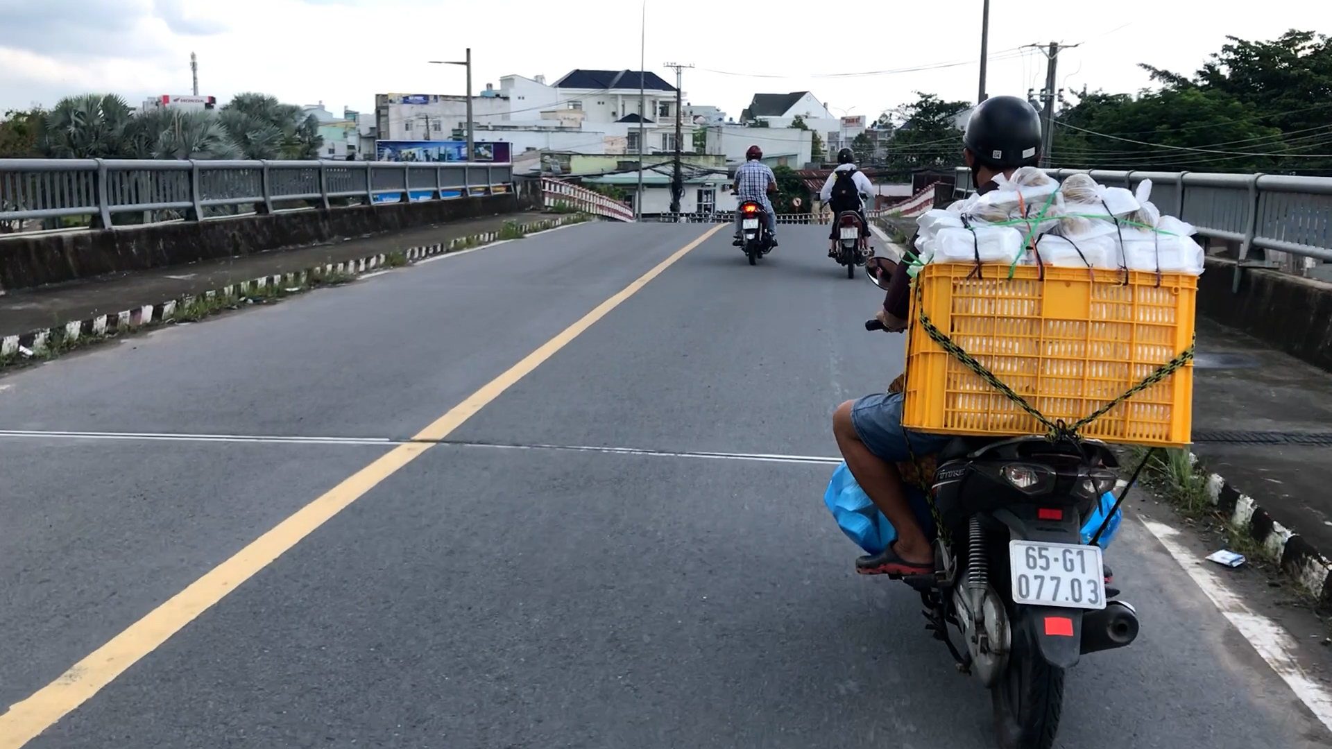 U.60 miền T&acirc;y l&agrave;m &lsquo;shipper&rsquo; từ thiện: C&aacute;ch trao cơm chay l&agrave;m ai cũng mến - Ảnh 3.