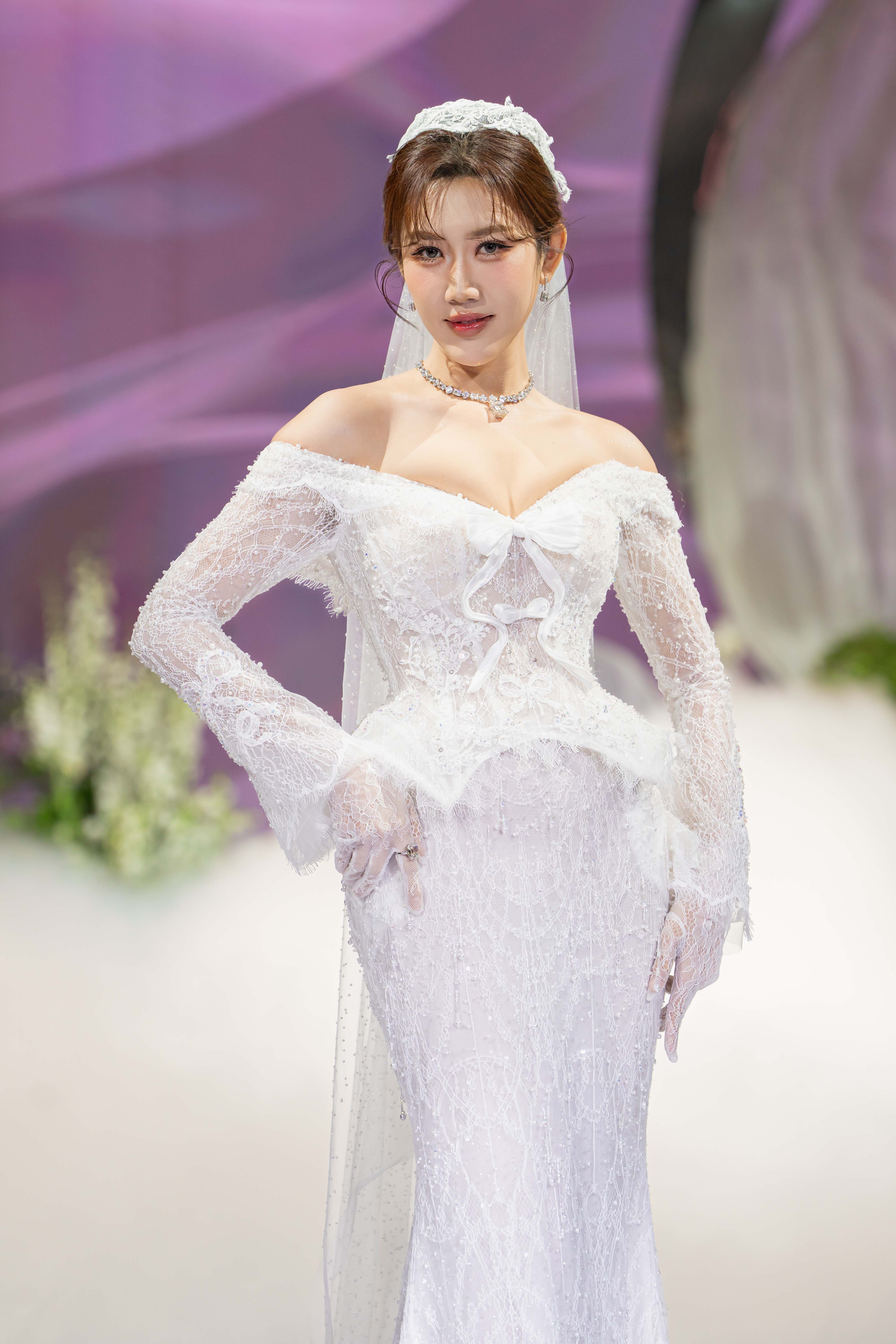 Mỹ nhân đẹp nhất Philippines' Marian Rivera lần đầu diễn vedette tại Việt Nam