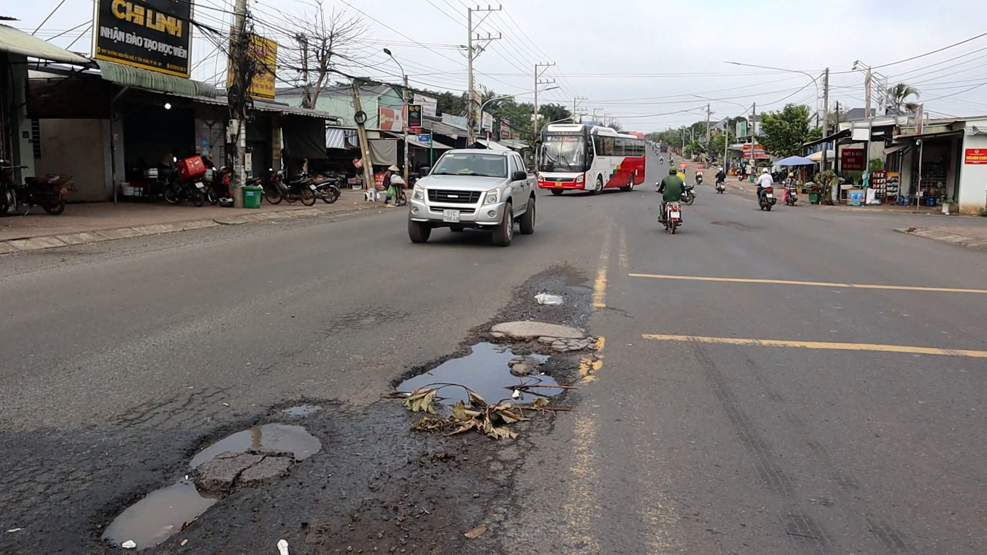Người d&acirc;n &aacute;m ảnh v&igrave; đường tr&aacute;nh Đồng Xo&agrave;i- Ảnh 2.