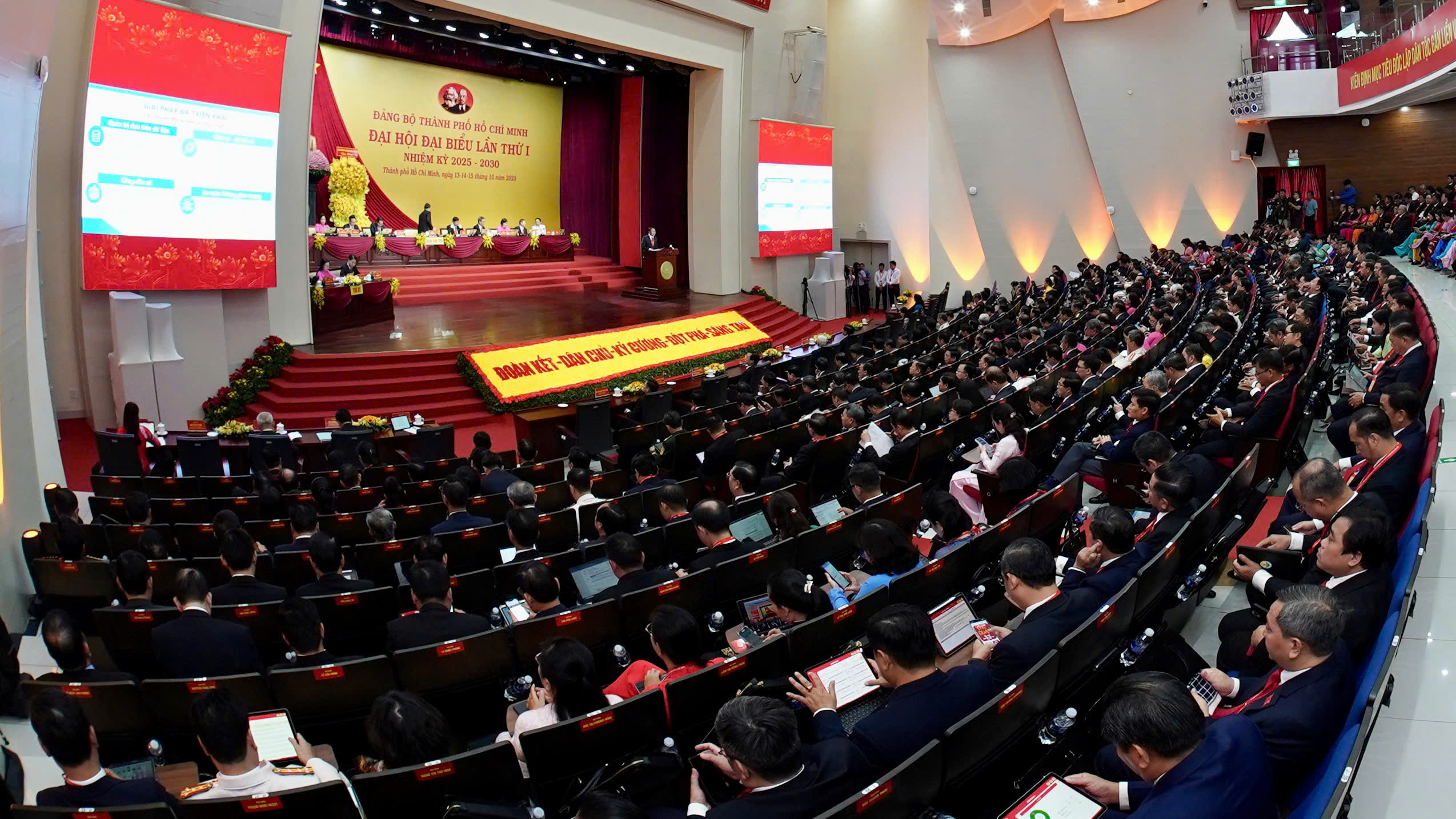 TS Trương Minh Huy Vũ nêu giải pháp tăng trưởng trên 10% cho TP.HCM 5 năm tới - Ảnh 2.