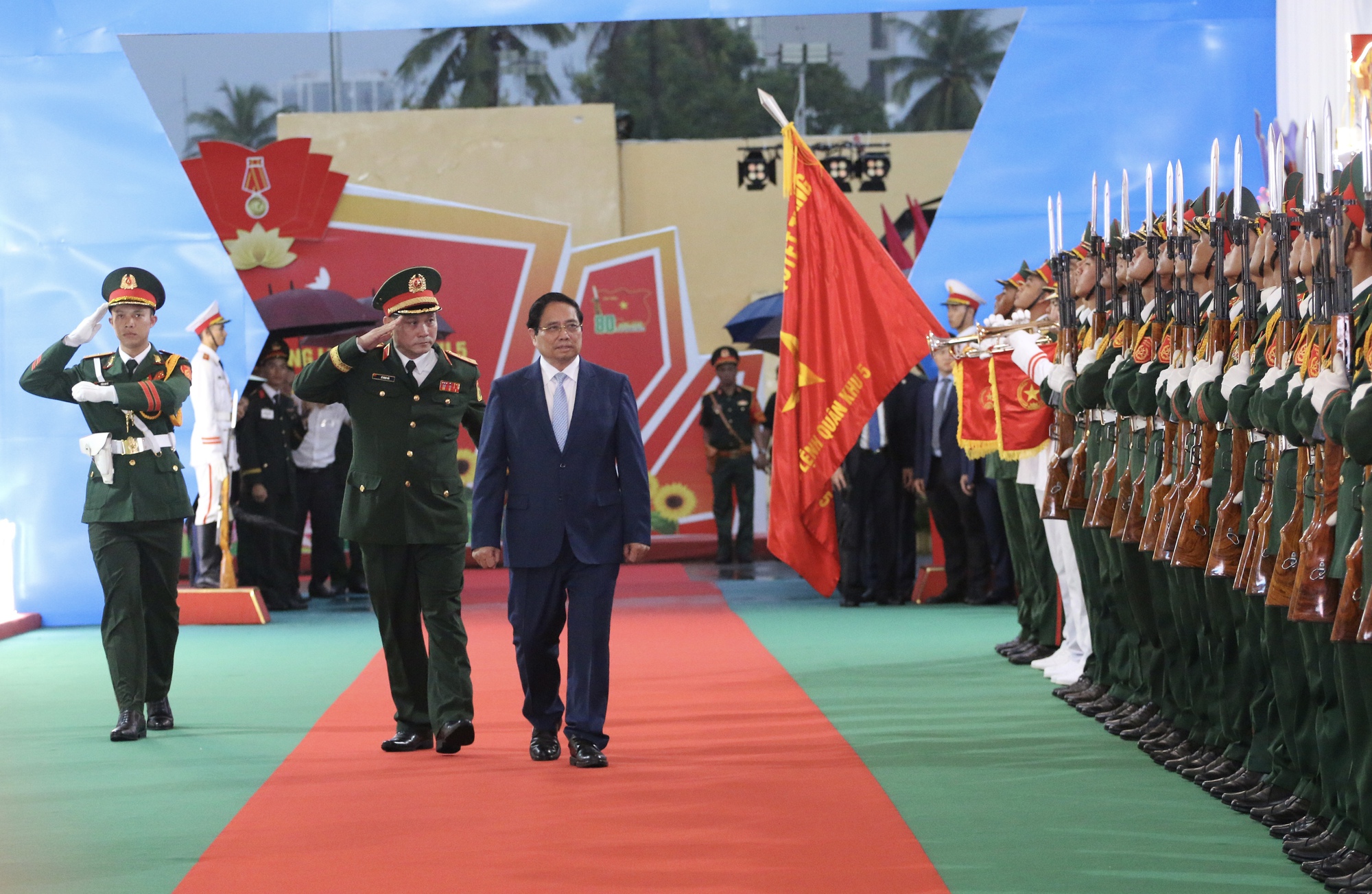 Thủ tướng Phạm Minh Chính: 'Vũ khí hiện đại đến đâu, con người vẫn là yếu tố quyết định thắng lợi'- Ảnh 1. Thủ tướng Phạm Minh Chính: 'Vũ khí hiện đại đến đâu, con người vẫn là yếu tố quyết định thắng lợi'- Ảnh 1.