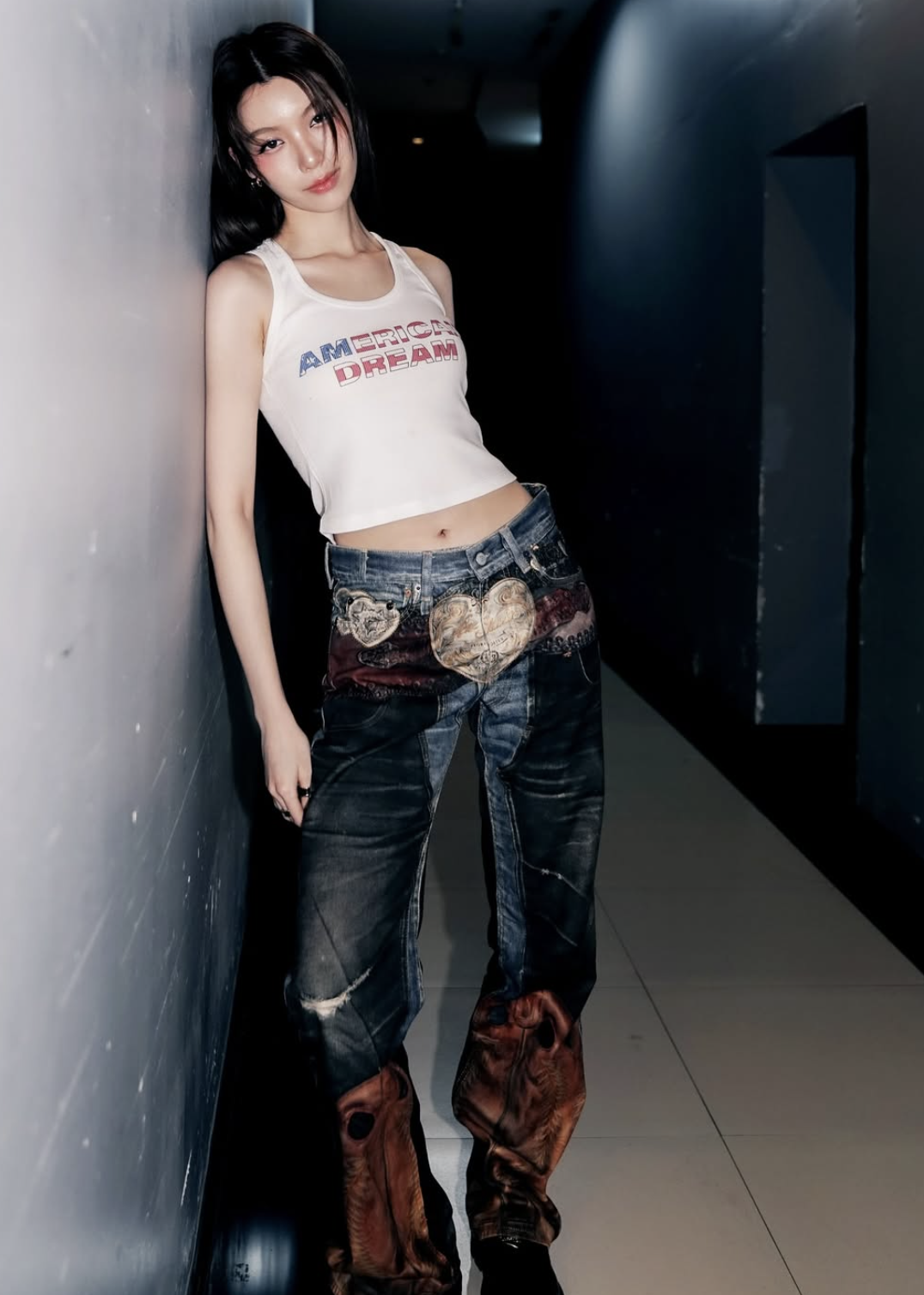 Áo tank top luôn được xem là món đồ 'dễ ghi điểm'