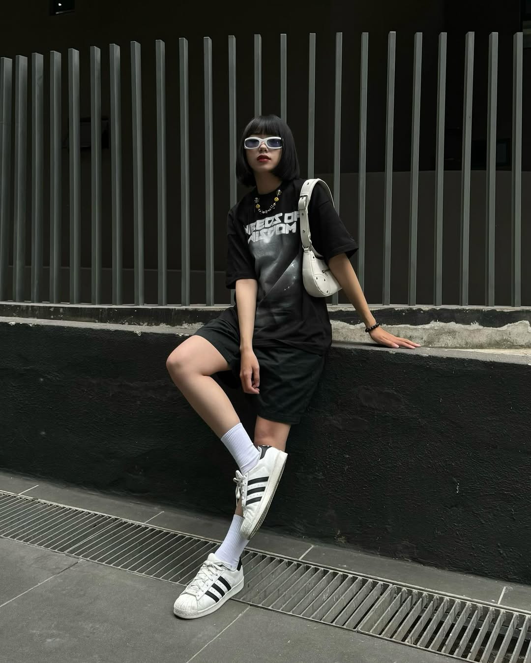 áo thun oversize quần shorts phong cách Cozy-Horror
