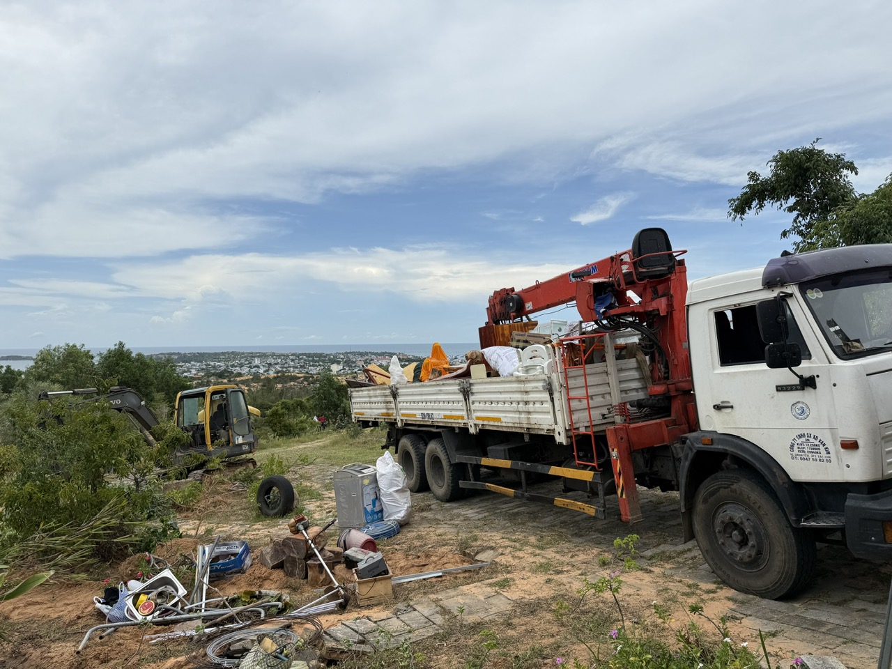 UBND P . Mũi Né cưỡng chế đất công lấn chiếm của ông Lại Thiện Phước - Ảnh 2.