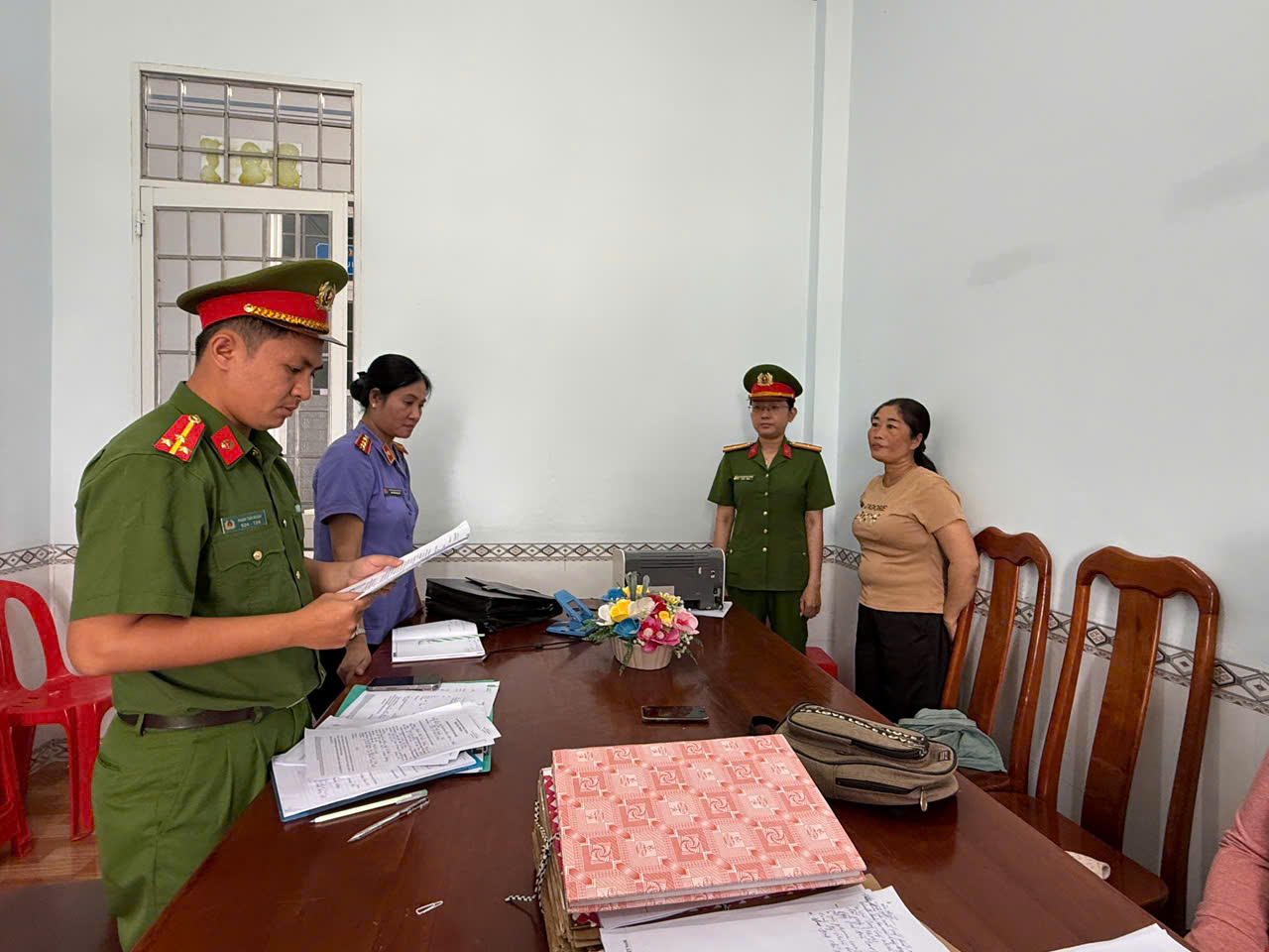 Bắt giam nữ chủ hụi ở Cà Mau chiếm đoạt hơn 2 tỉ đồng của hụi viên - Ảnh 1.