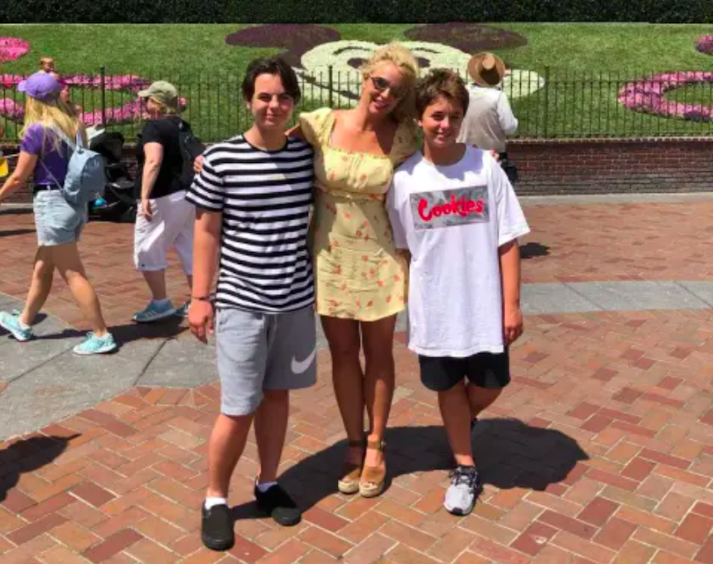 Britney Spears mệt mỏi, tổn thương vì bị chồng cũ viết sách kể xấu - Ảnh 2.