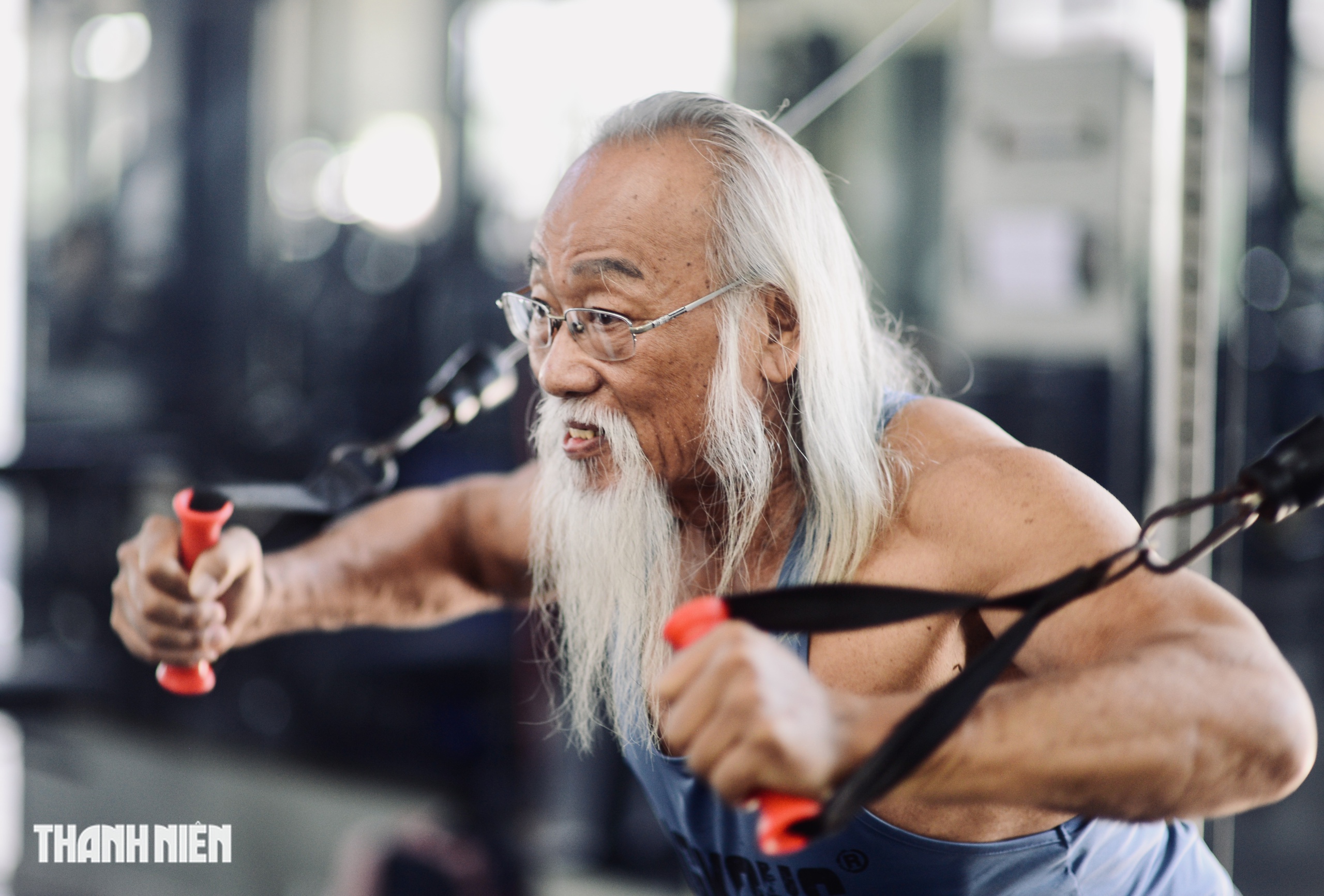 Ông Ừng A Pẩu - Gymer 71 tuổi với phong cách thể hình không tuổi - Ảnh 2. Ông Ừng A Pẩu - Gymer 71 tuổi với phong cách thể hình không tuổi - Ảnh 2.