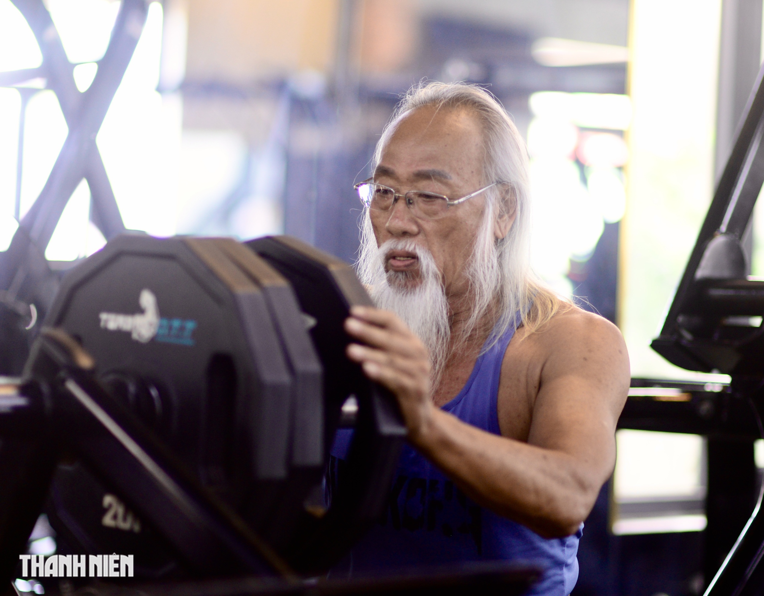 Ông Ừng A Pẩu - Gymer 71 tuổi với phong cách thể hình không tuổi - Ảnh 4. Ông Ừng A Pẩu - Gymer 71 tuổi với phong cách thể hình không tuổi - Ảnh 4.