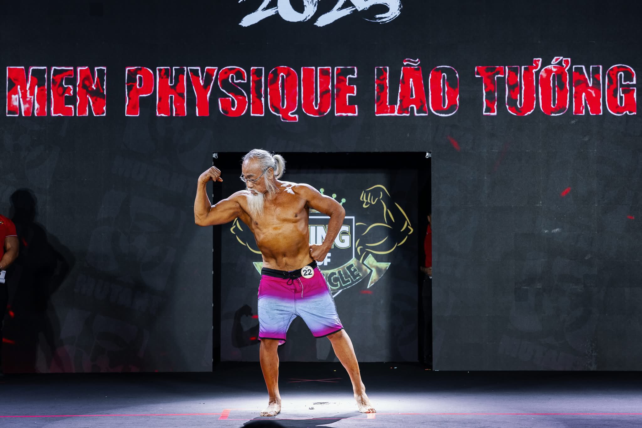 Ông Ừng A Pẩu - Gymer 71 tuổi với phong cách thể hình không tuổi - Ảnh 8. Ông Ừng A Pẩu - Gymer 71 tuổi với phong cách thể hình không tuổi - Ảnh 8.