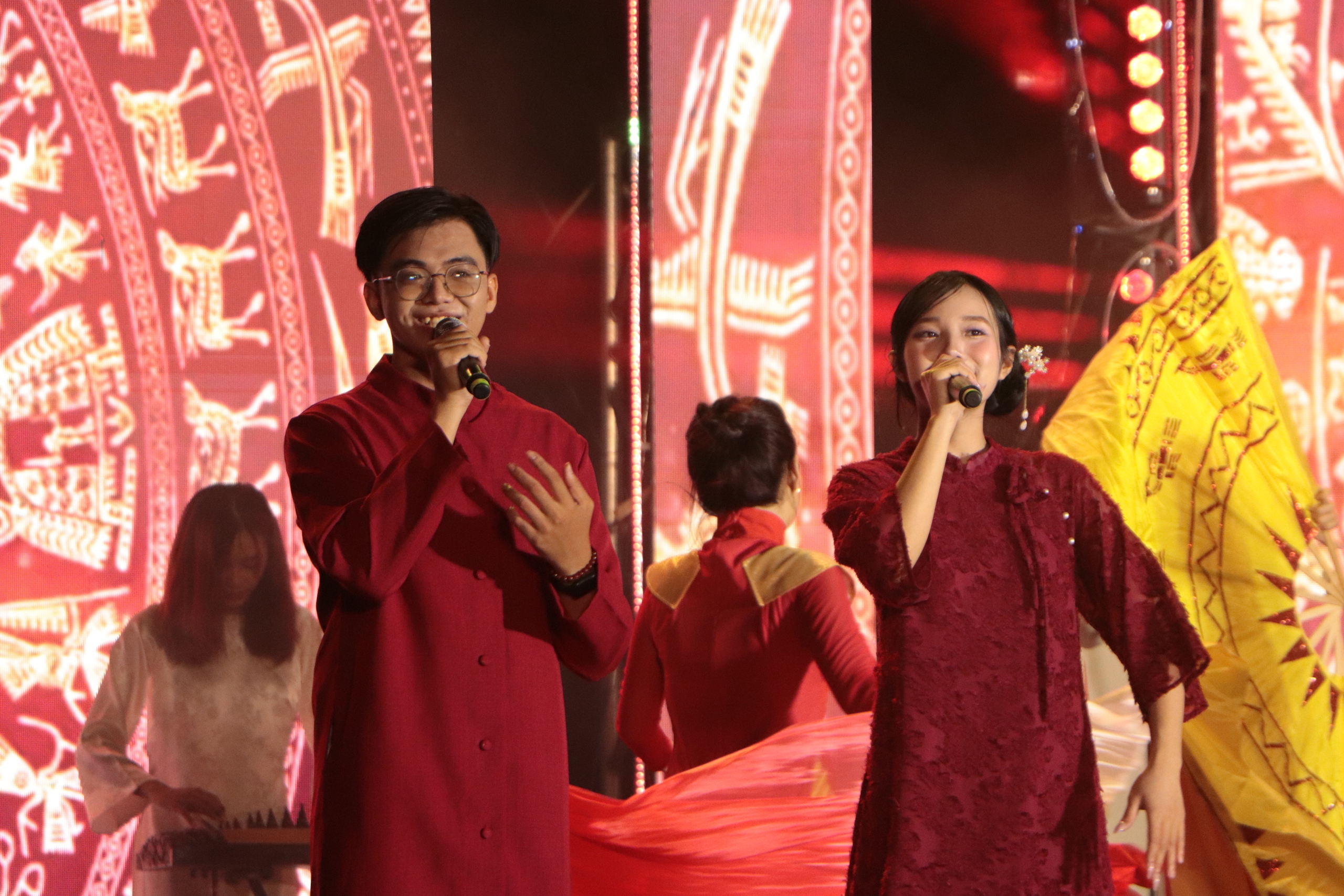 3.000 sinh viên HUTECH ‘cháy hết mình’ trong đêm Gala, phát động HUTECH’s Got Talent 2026- Ảnh 2. 3.000 sinh viên HUTECH ‘cháy hết mình’ trong đêm Gala, phát động HUTECH’s Got Talent 2026- Ảnh 2.