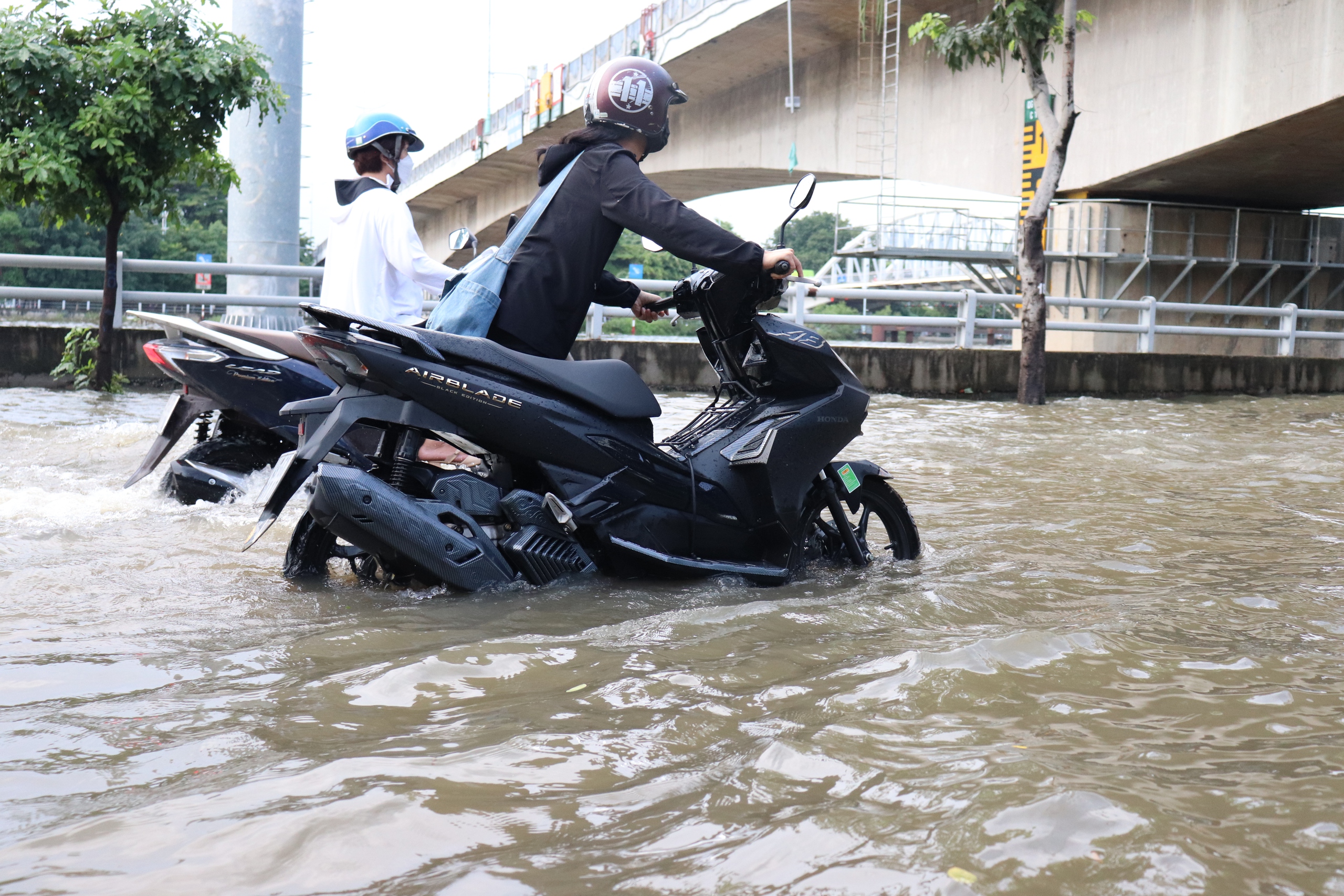 Ngập ở TP.HCM - Kì 1: Nỗi ám ảnh kéo dài của người dân- Ảnh 2.