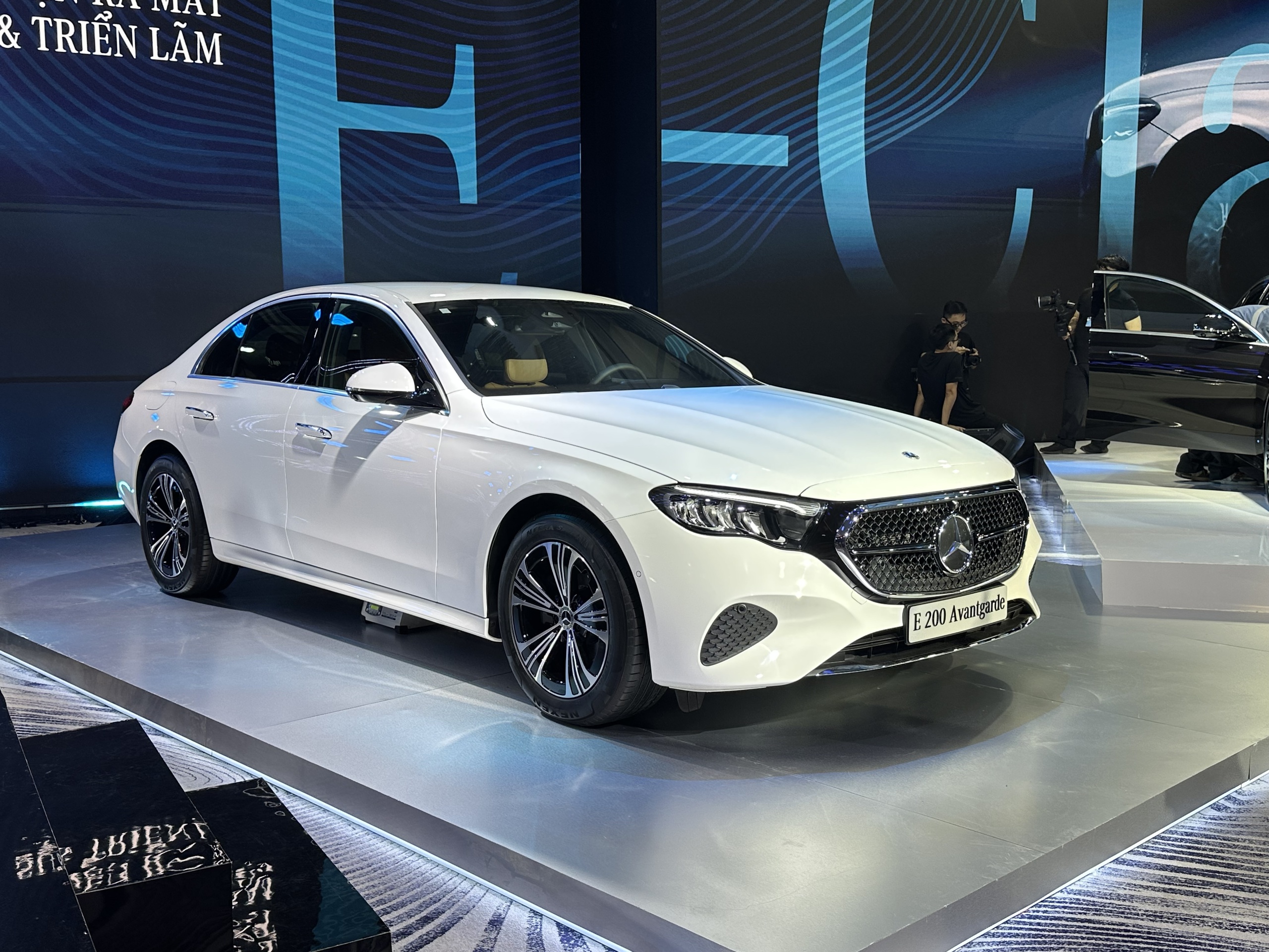 Mercedes E-class 2025 lắp ráp tại Việt Nam có giá từ 2,449 tỉ đồng