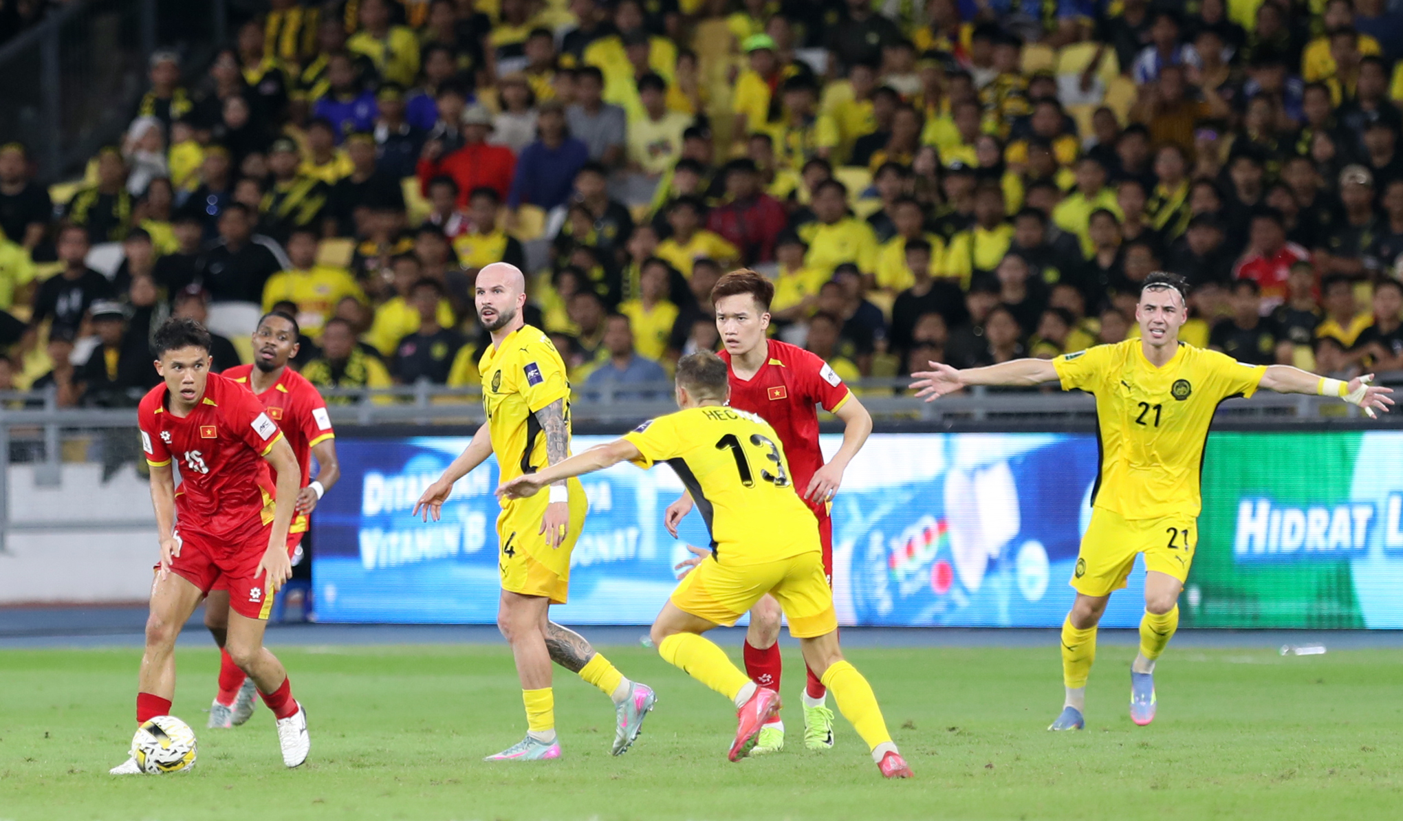 Cảnh s&aacute;t Malaysia dừng điều tra vụ nhập tịch 'lậu' v&igrave; kh&ocirc;ng c&oacute; yếu tố cấu th&agrave;nh tội phạm: G&acirc;y nghi ngờ- Ảnh 3.