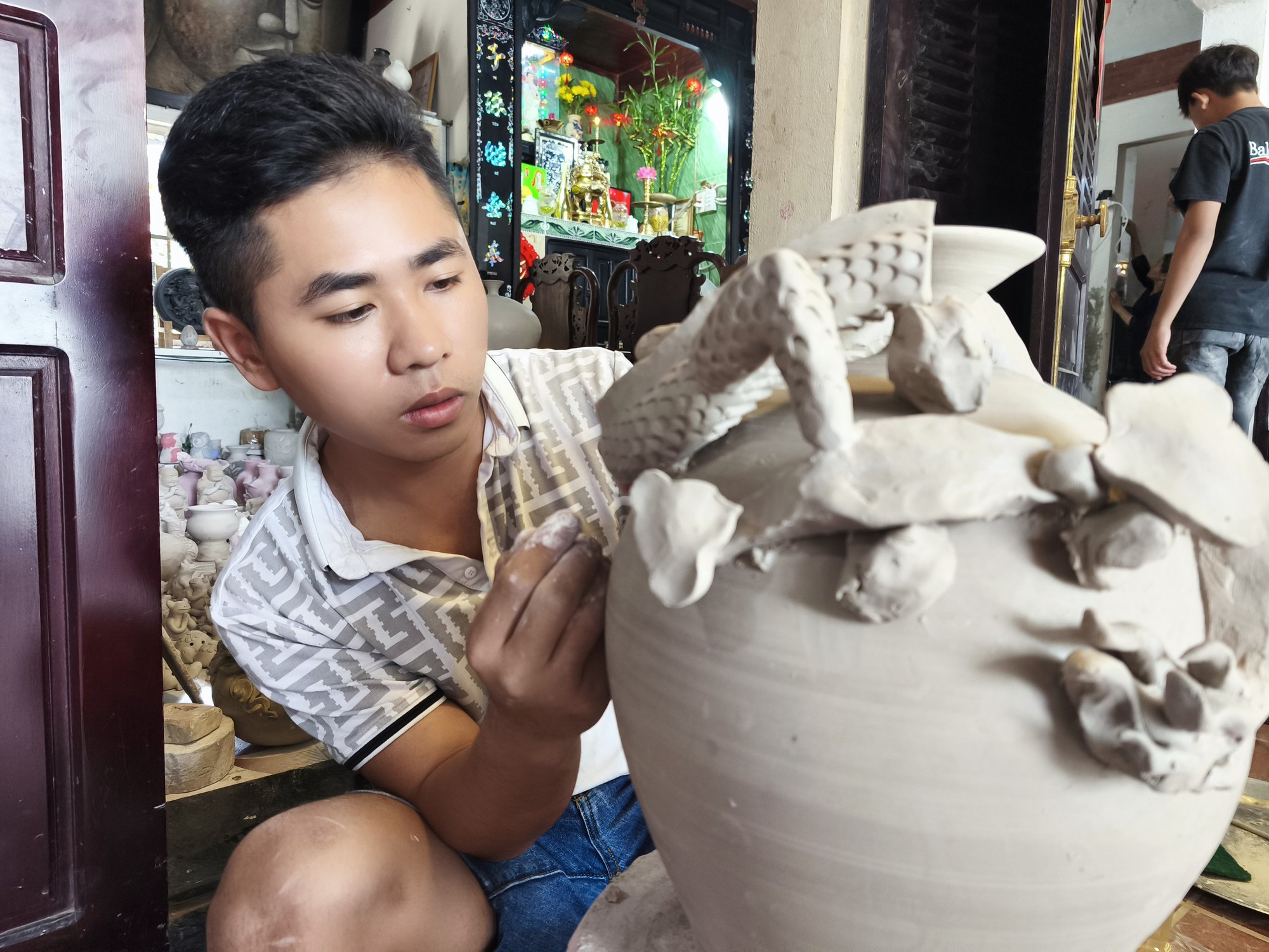 Chuyện nghệ nhân gen Z: Hồi sinh men gốm trứ danh- Ảnh 3. Chuyện nghệ nhân gen Z: Hồi sinh men gốm trứ danh- Ảnh 3.