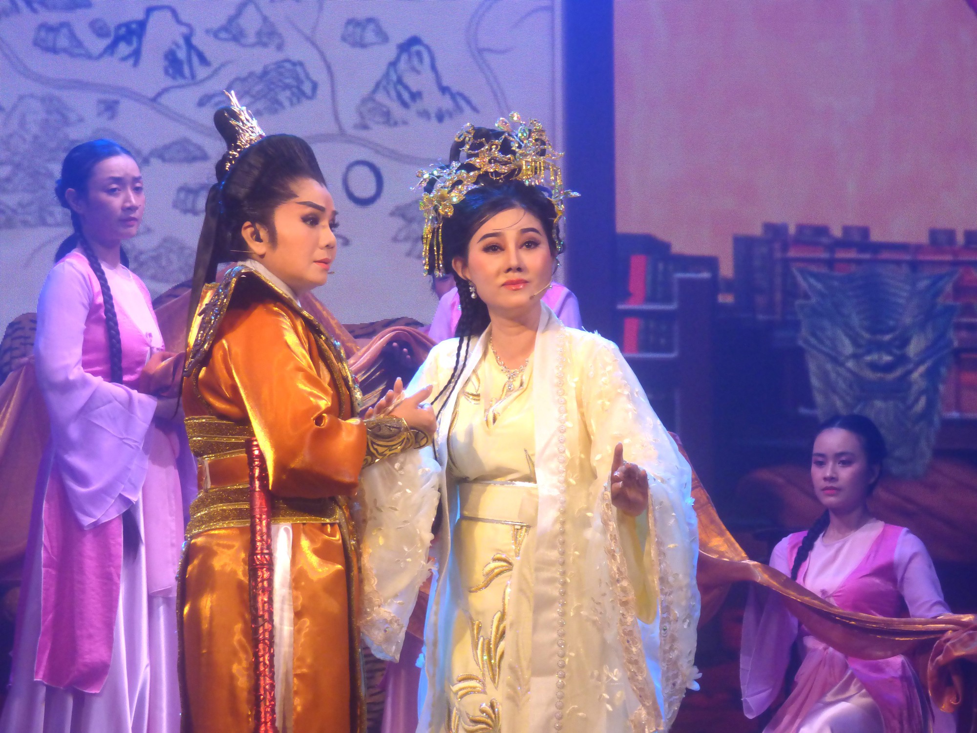 Hào khí Đông A trong Bức ngôn đồ Đại Việt - tái hiện lịch sử hào hùng - Ảnh 1. Hào khí Đông A trong Bức ngôn đồ Đại Việt - tái hiện lịch sử hào hùng - Ảnh 1.