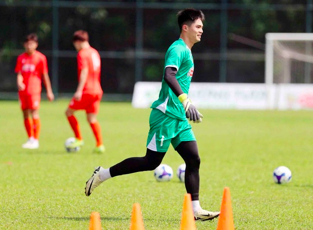 ក្តីសង្ឃឹមរបស់ HAGL ក្នុងការបន្តនៅក្នុងលីកត្រូវបានជំរុញដោយតួអង្គពិសេស មិនមែនលោក Vu Tien Thanh - រូបថតទី 2 ។ HAGL thắp hy vọng trụ hạng vì nhân vật đặc biệt, không phải ông Vũ Tiến Thành
- Ảnh 2.