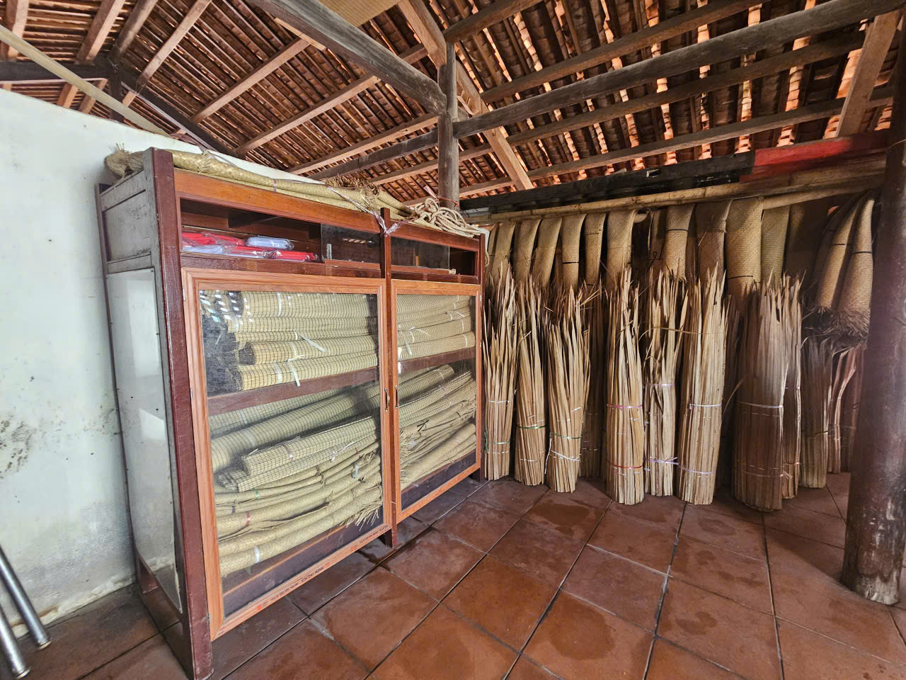 Nh&agrave; lớn Long Sơn c&oacute; c&acirc;y me trăm tuổi ở đ&acirc;u, lồng liệt c&oacute; g&igrave; lạ? - Ảnh 8.