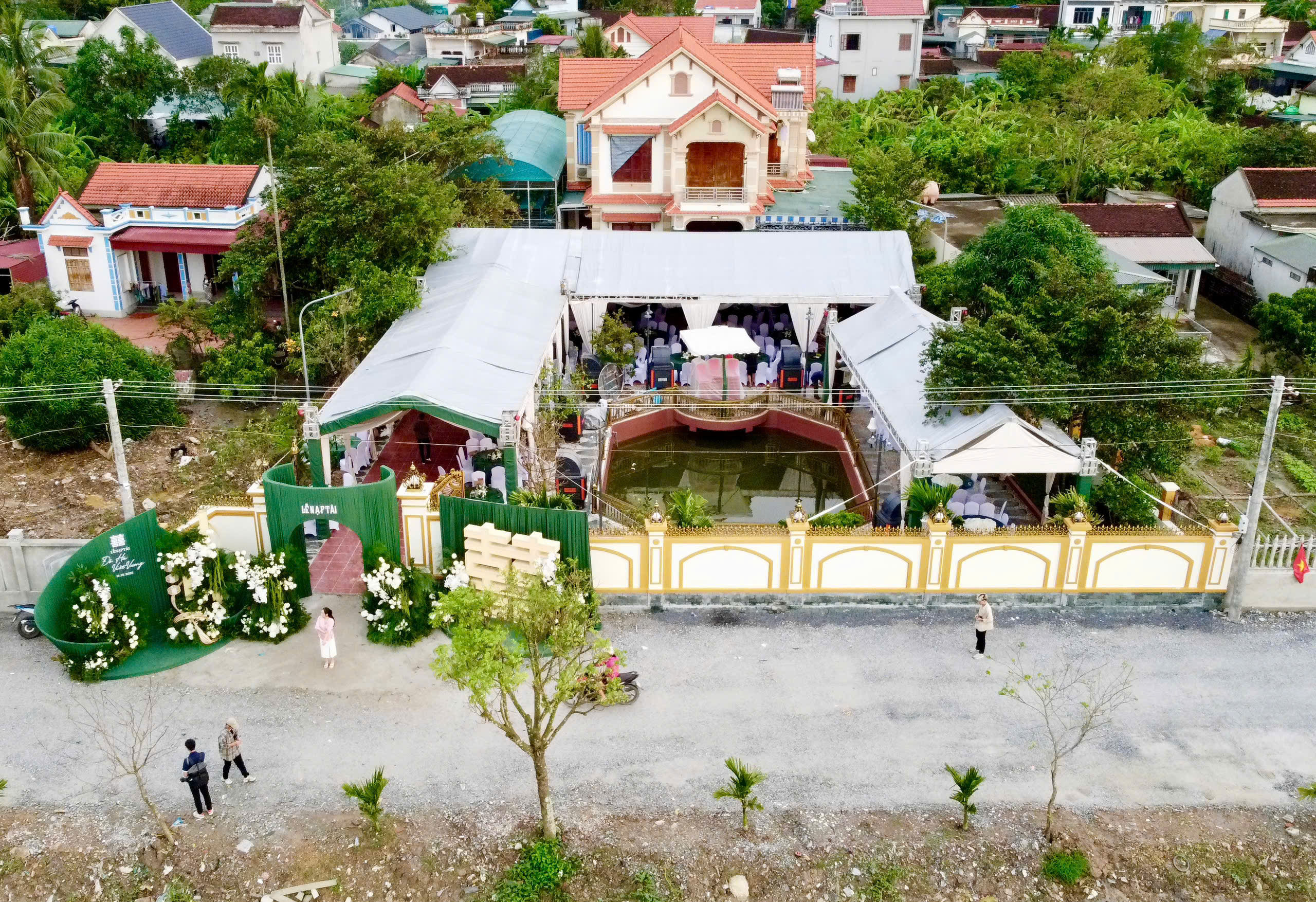 Hoa hậu Việt Nam 2020 Đỗ Thị Hà lộng lẫy trong lễ nạp tài - Ảnh 2.