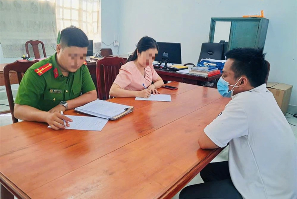 Bẫy 'việc nhẹ, lương cao' vẫn nóng- Ảnh 2. Bẫy 'việc nhẹ, lương cao' vẫn nóng- Ảnh 2.