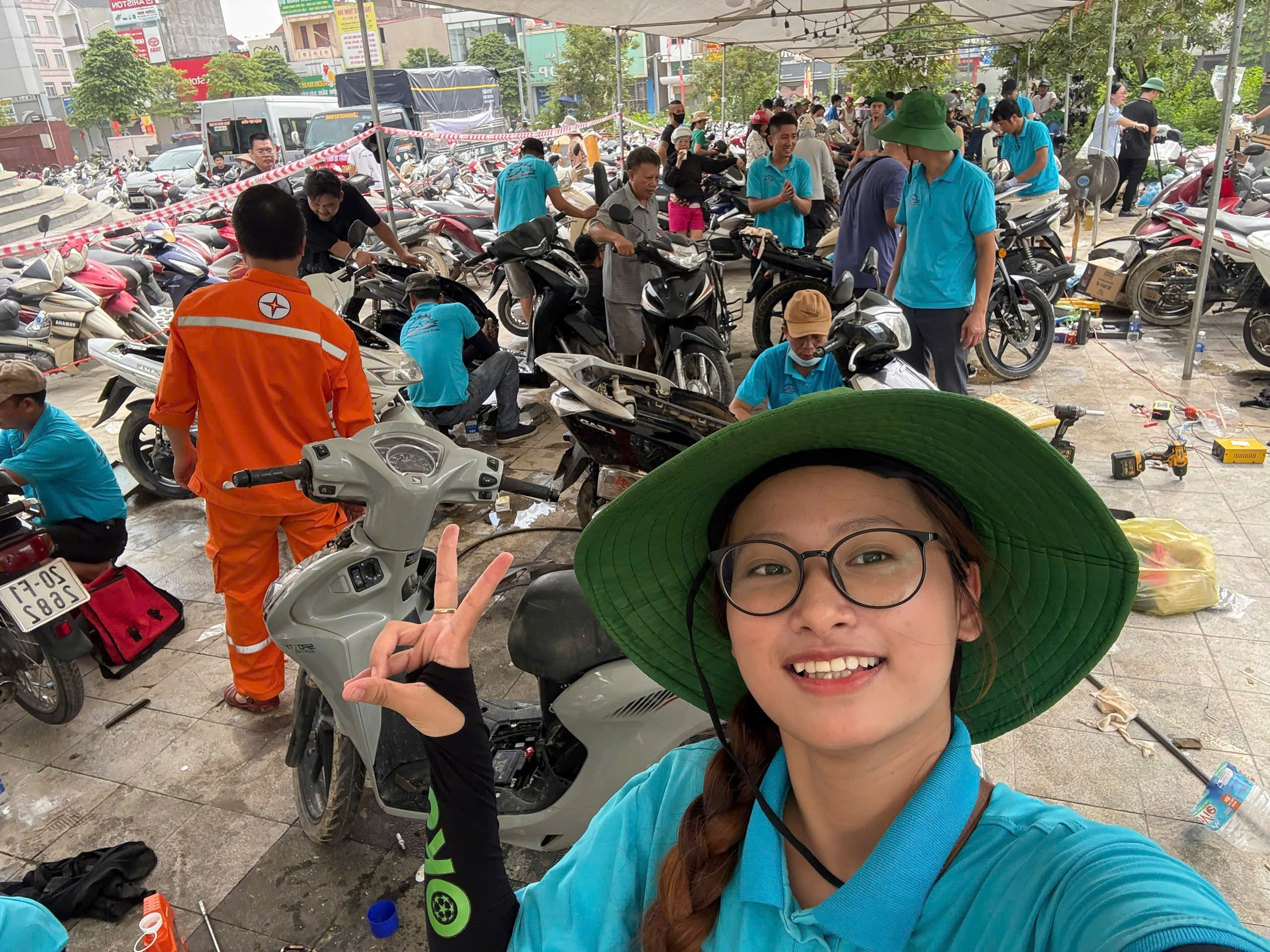 Hơn 2 . 200 Xe m&aacute;y được sửa xe miễn ph&iacute; cho b&agrave; con v&ugrave;ng lũ Th&aacute;i Nguy&ecirc;n - Ảnh 2.