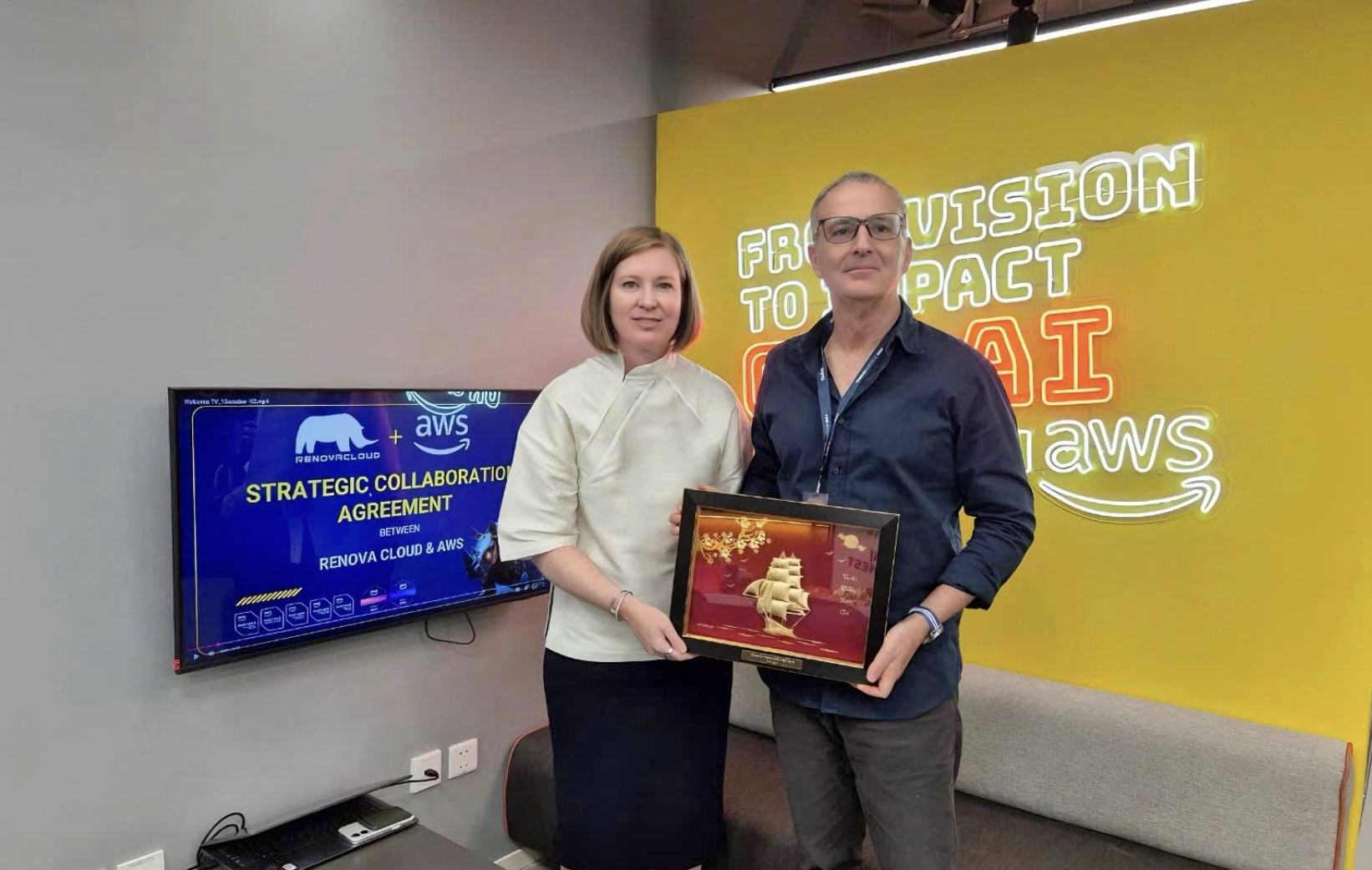 Renova Cloud trở thành đối tác AWS đầu tiên tại Việt Nam - Ảnh 1.