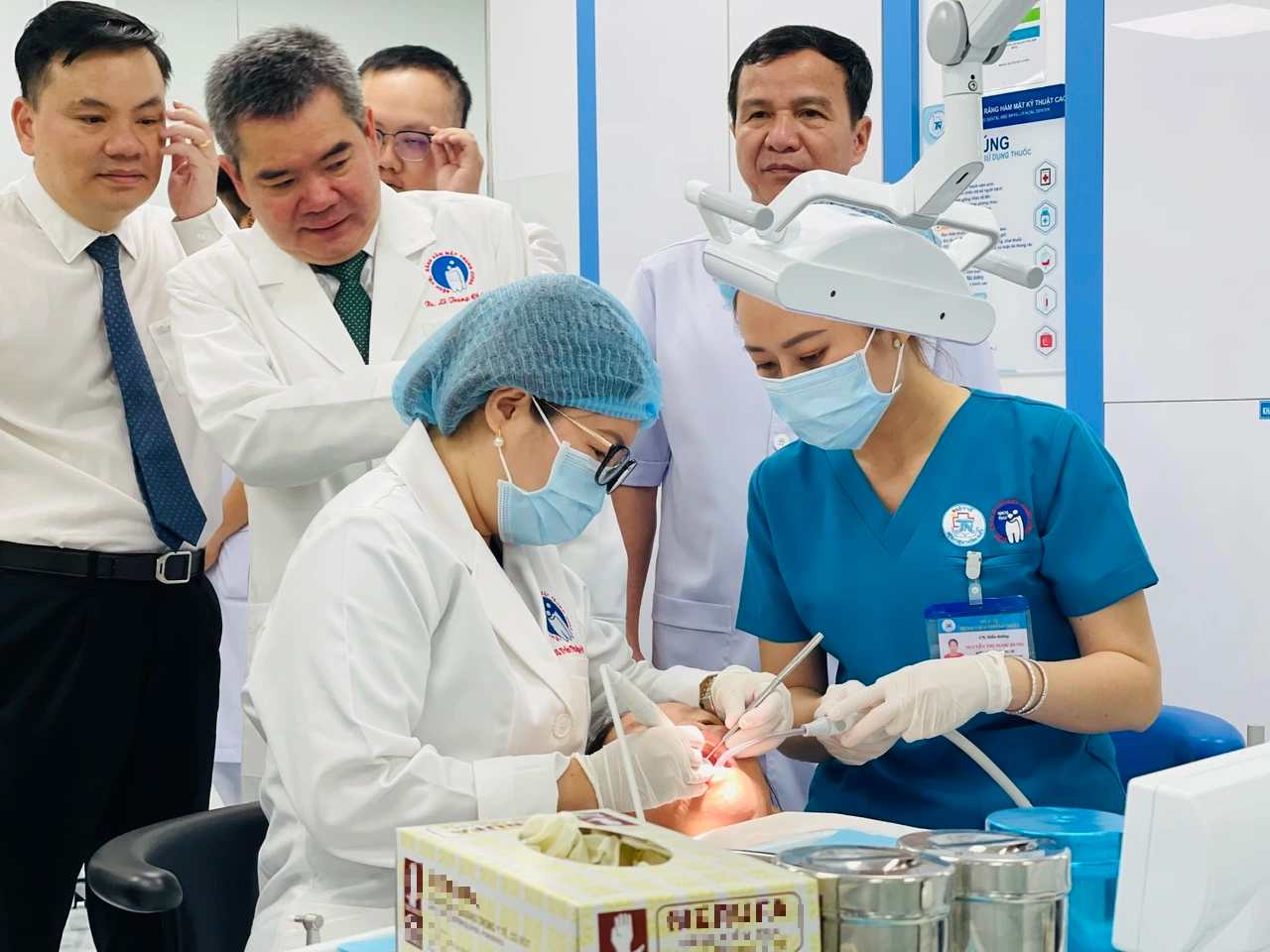 Ra mắt Trung tâm Răng hàm mặt kỹ thuật cao chuyên phục vụ người cao tuổi - Ảnh 1.