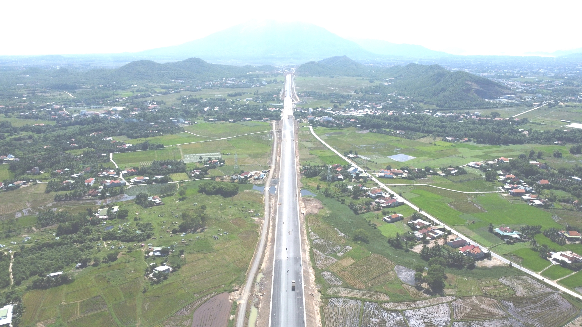 20 km đầu tuyến cao tốc Khánh Hòa - Buôn Ma Thuột dần về đích - Ảnh 1.
