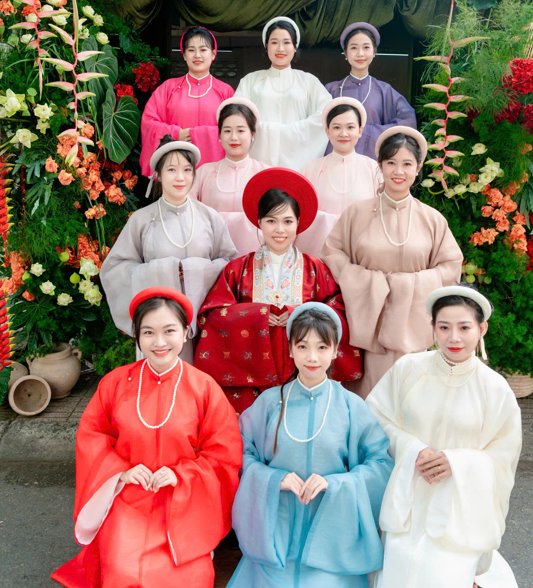 Đ&aacute;m cưới g&acirc;y sốt của cặp đ&ocirc;i nh&agrave; c&aacute;ch nhau 250 m&eacute;t, đi xe đạp rước d&acirc;u - Ảnh 5.