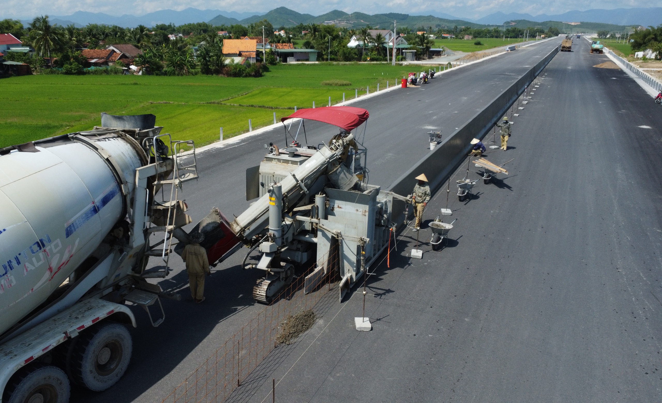20 km đầu tuyến cao tốc Khánh Hòa - Buôn Ma Thuột dần về đích - Ảnh 4.
