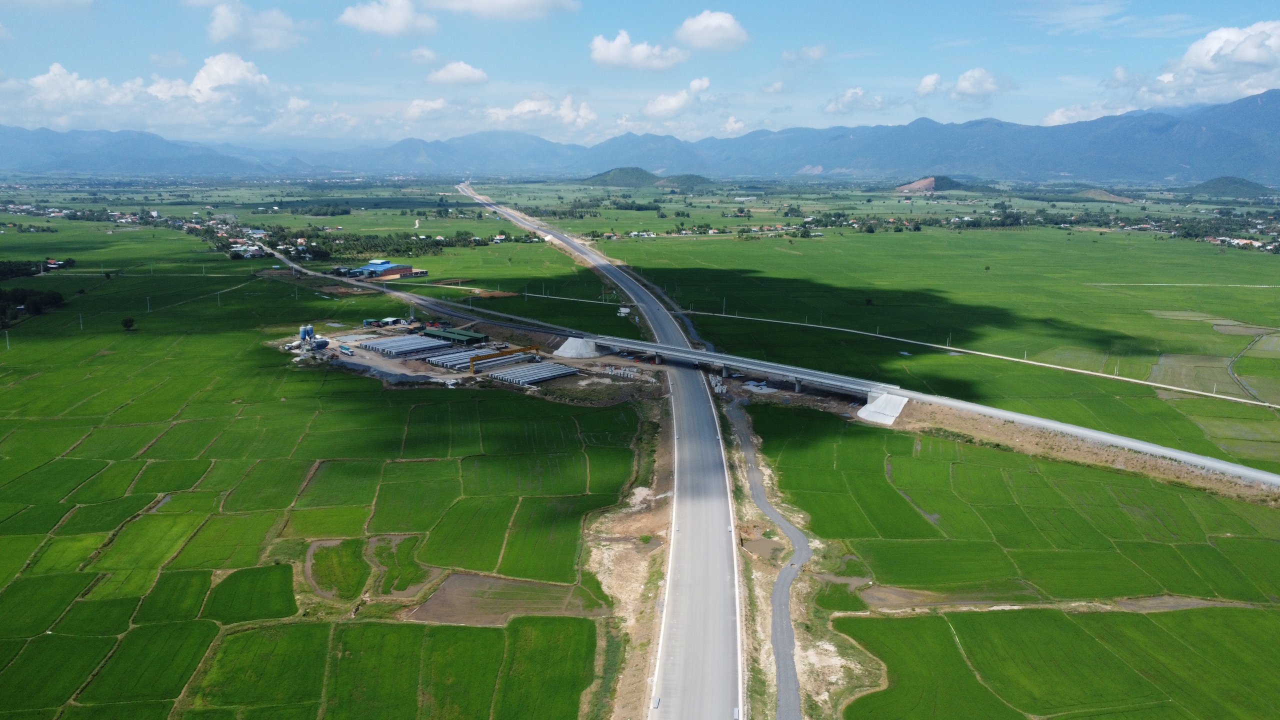 20 km đầu tuyến cao tốc Khánh Hòa - Buôn Ma Thuột dần về đích - Ảnh 2.