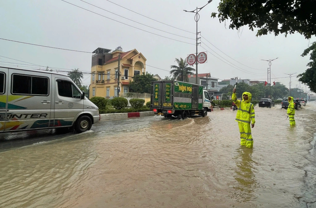 Quảng Ninh chi 2.300 tỉ đồng xử lý ngập lụt, ô nhiễm- Ảnh 1. Quảng Ninh chi 2.300 tỉ đồng xử lý ngập lụt, ô nhiễm- Ảnh 1.