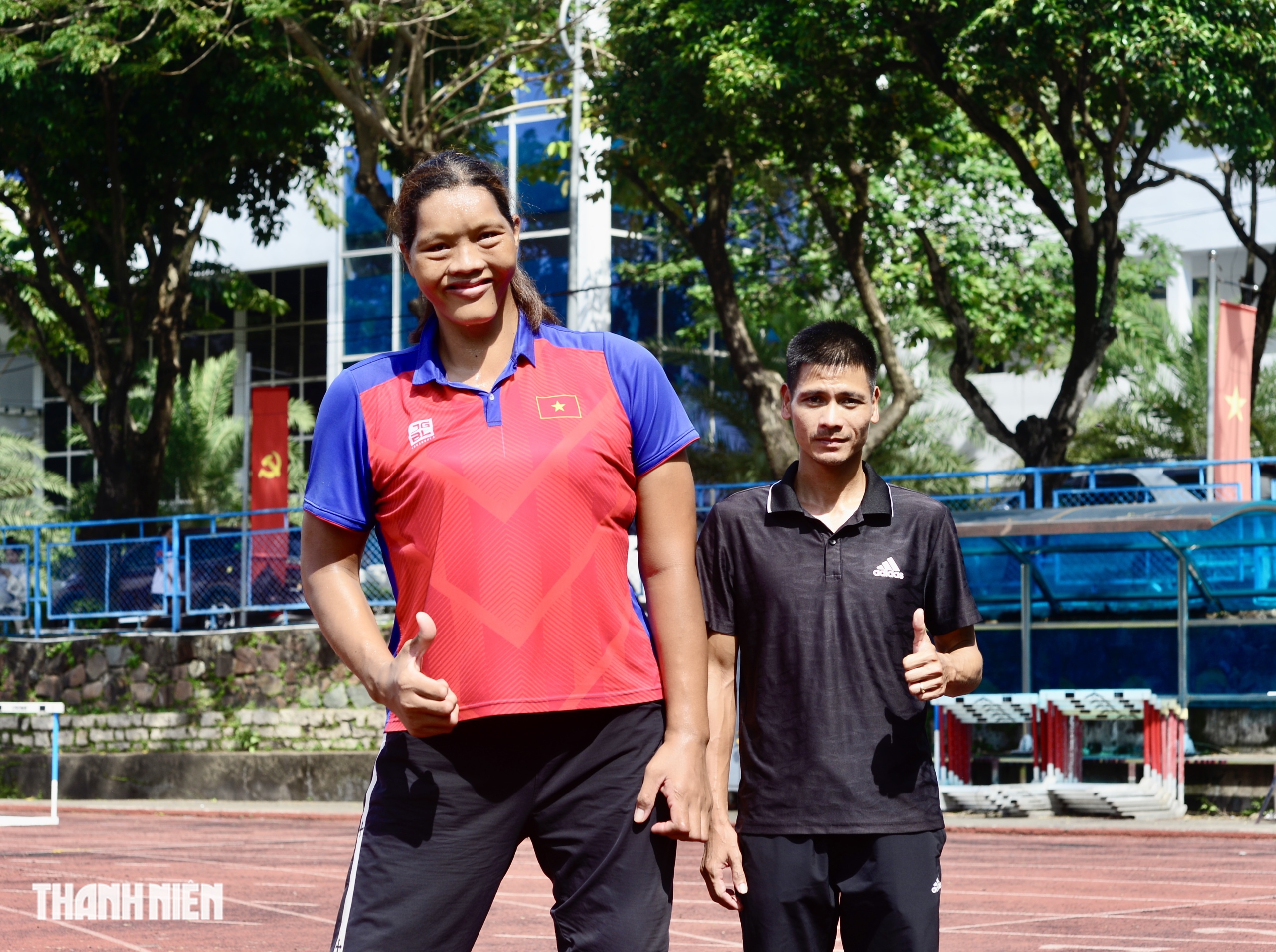 C&ocirc; g&aacute;i khổng lồ cao hơn 2 m ở TP.HCM: 'T&ocirc;i phải sống cho ch&iacute;nh m&igrave;nh' - Ảnh 5.