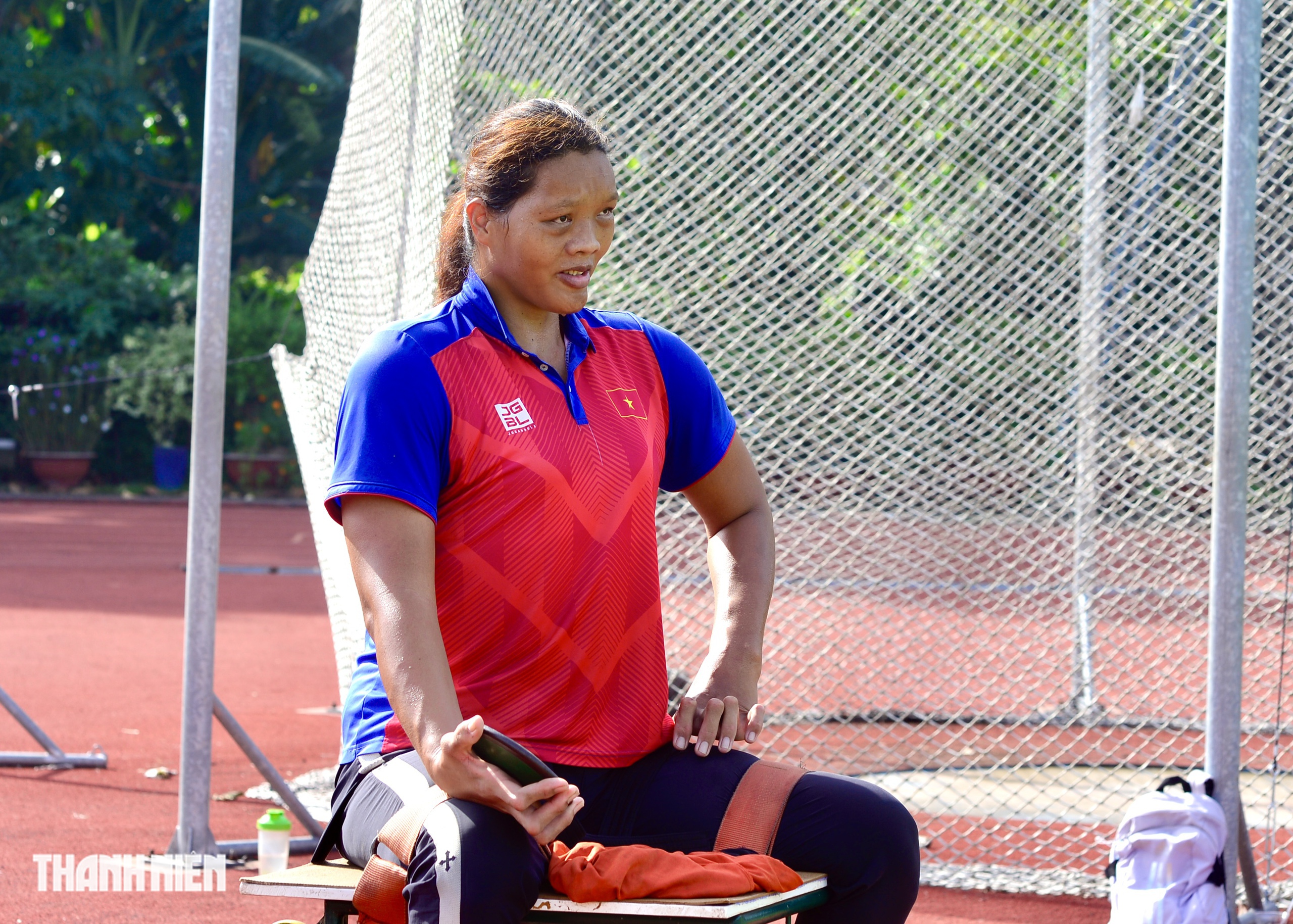 C&ocirc; g&aacute;i khổng lồ cao hơn 2 m ở TP.HCM: 'T&ocirc;i phải sống cho ch&iacute;nh m&igrave;nh' - Ảnh 11.