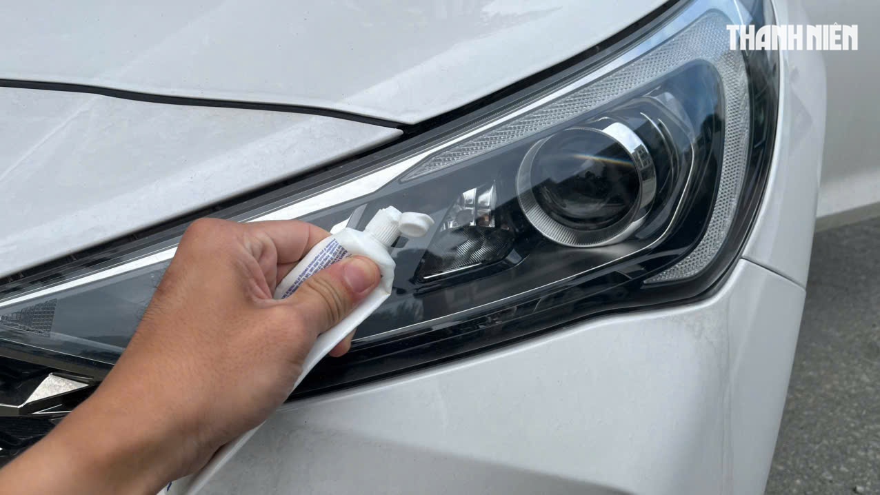 Thực hư việc l&agrave;m sạch đ&egrave;n pha &ocirc; t&ocirc; bị ố v&agrave;ng bằng kem đ&aacute;nh răng- Ảnh 3.