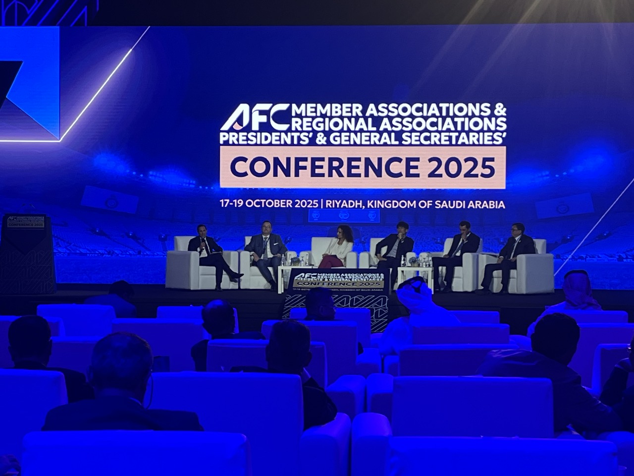 Dự hội thảo có nhiều 'sếp lớn' AFC, VFF cam kết và hy vọng điều này- Ảnh 2. Dự hội thảo có nhiều 'sếp lớn' AFC, VFF cam kết và hy vọng điều này- Ảnh 2.